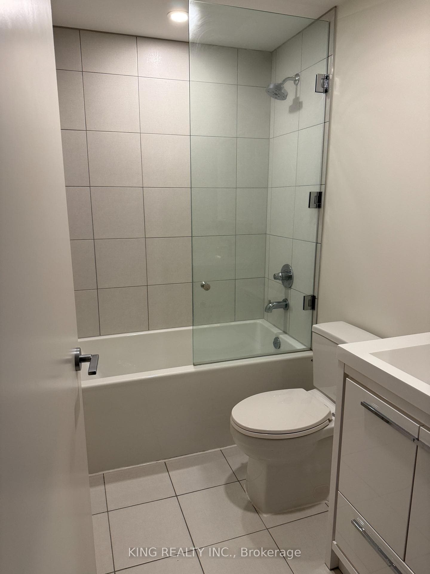 212 King William Street Unit 420 photo 11