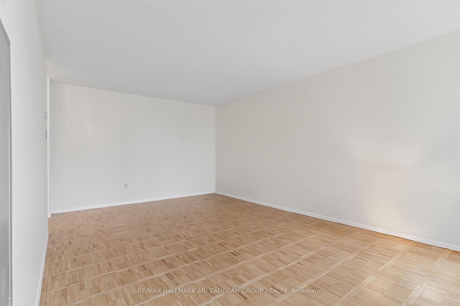 3650 Kaneff Crescent Unit 2704 photo 28