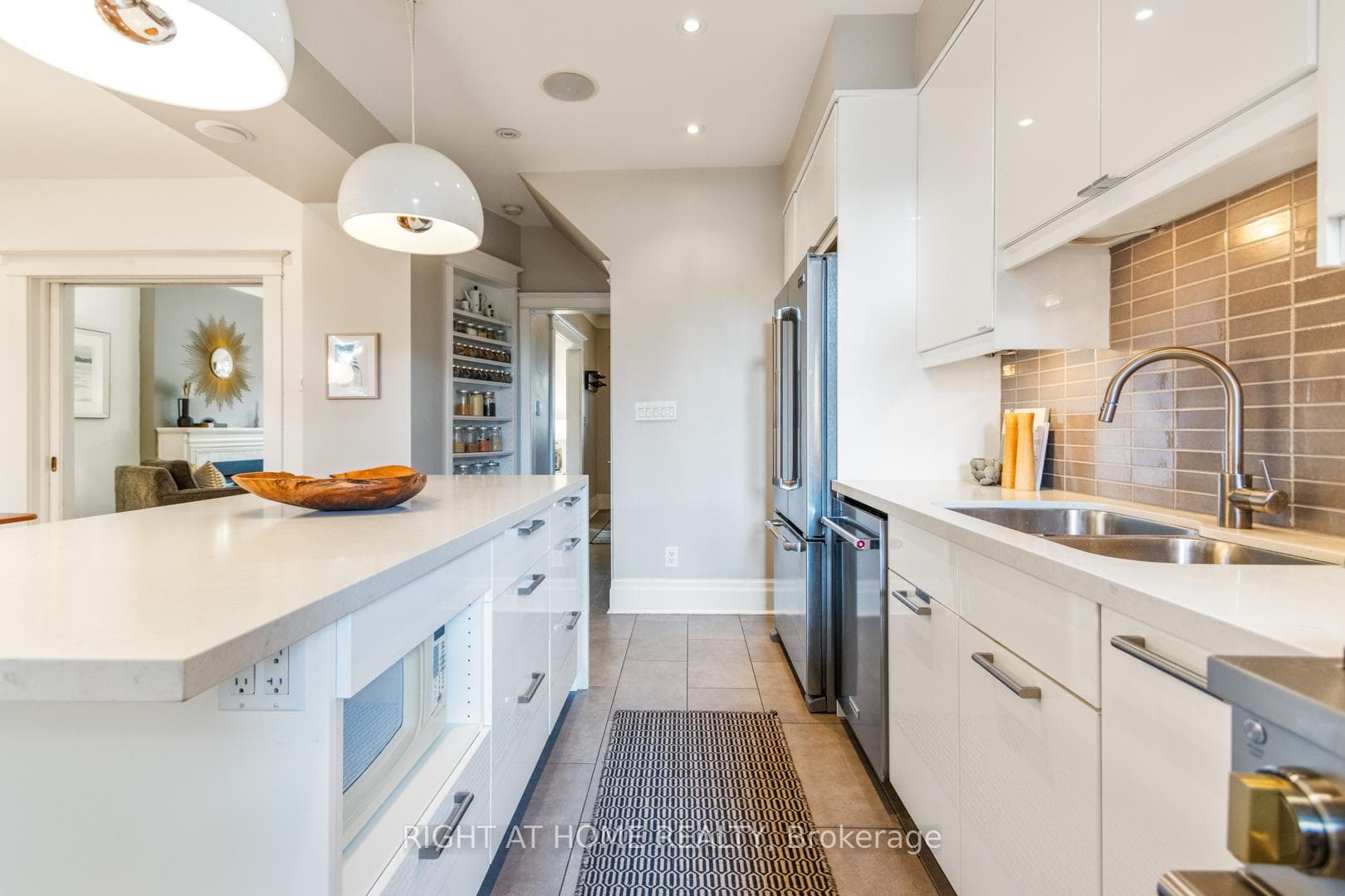 83 Grenadier Road photo 10