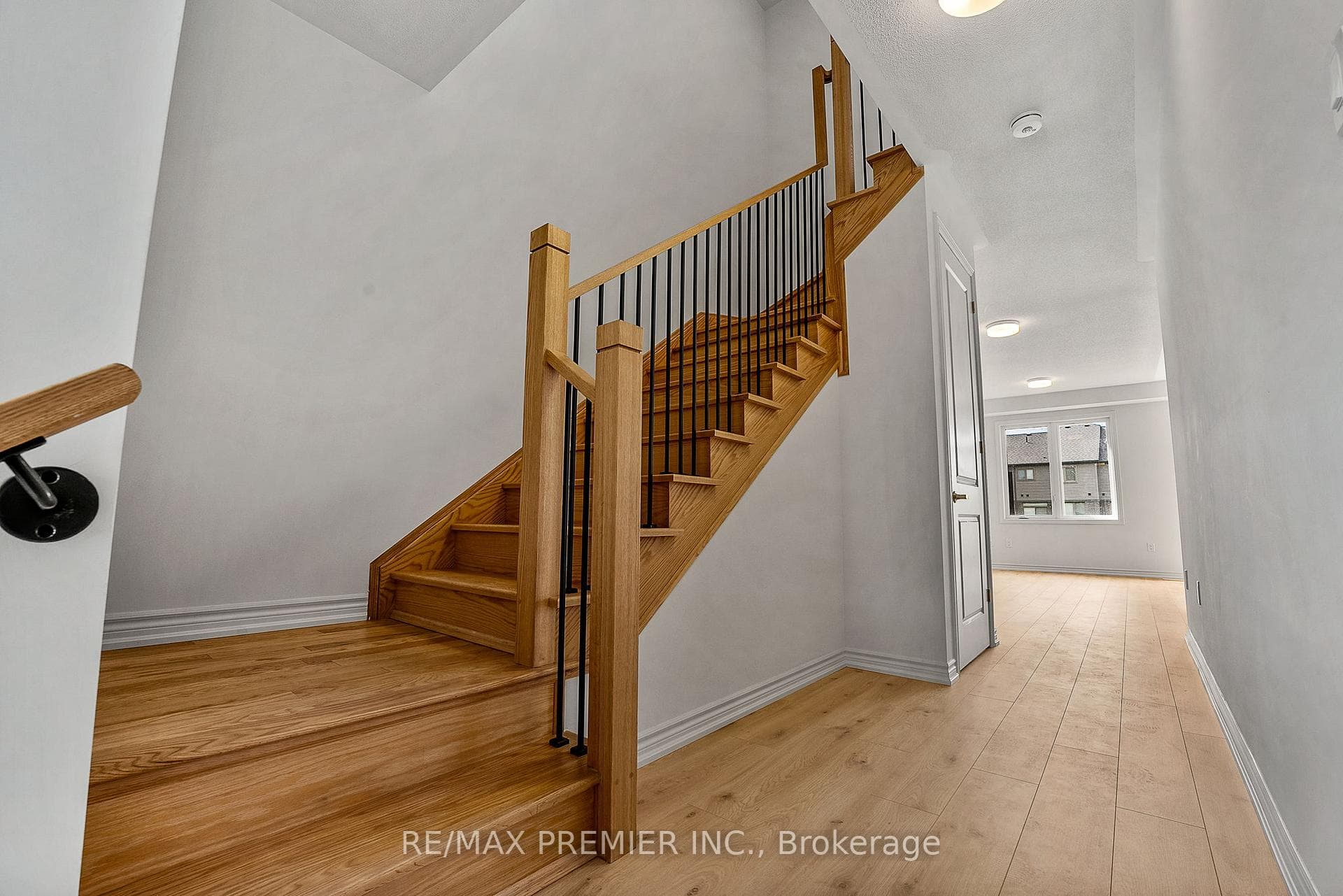 535 Worden Street photo 16