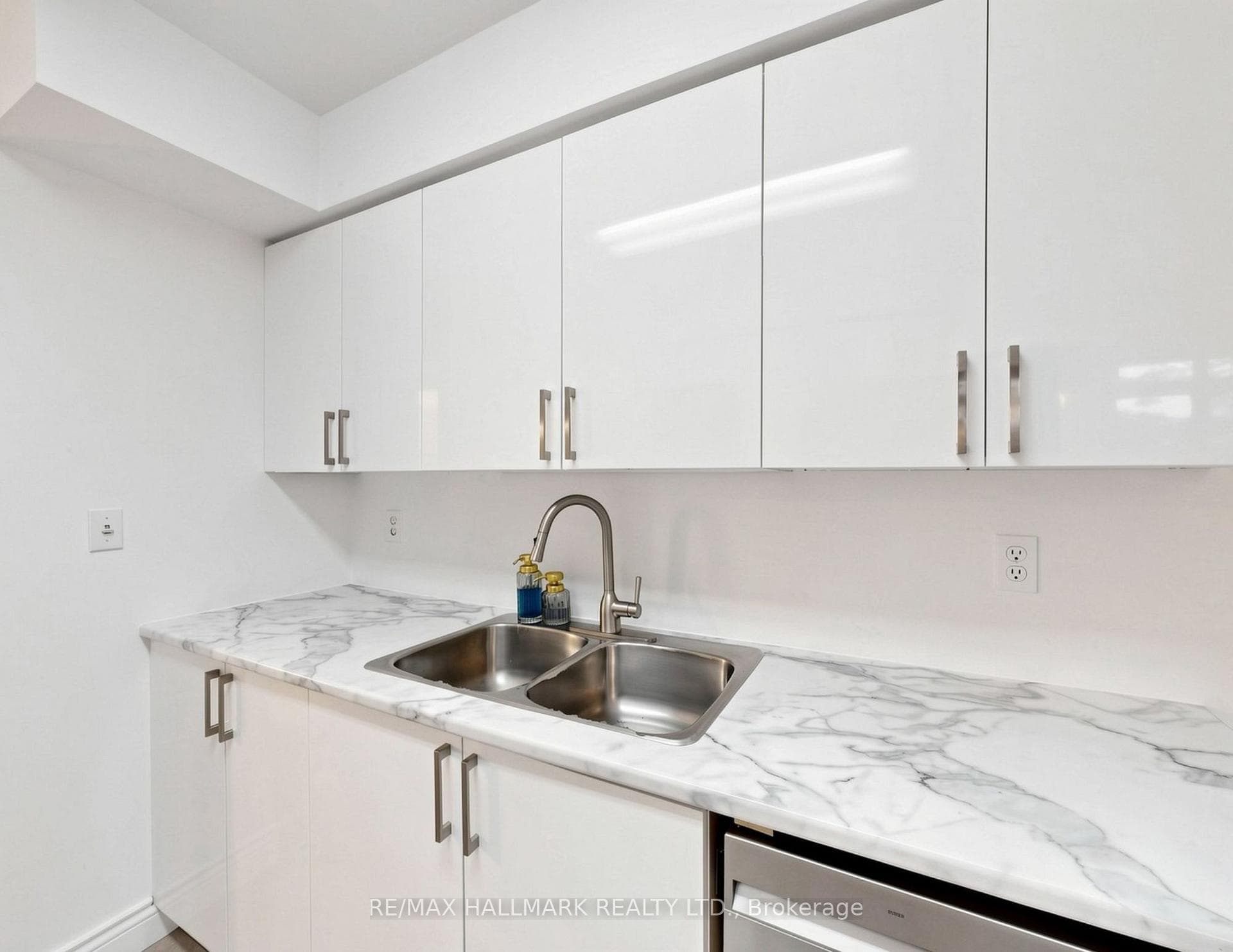3 Ellesmere Street Unit 106 photo 7