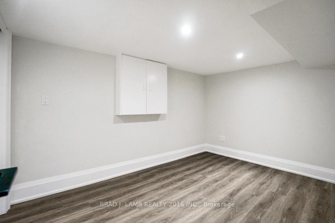 62 Royal Garden Boulevard Unit Basement photo 8