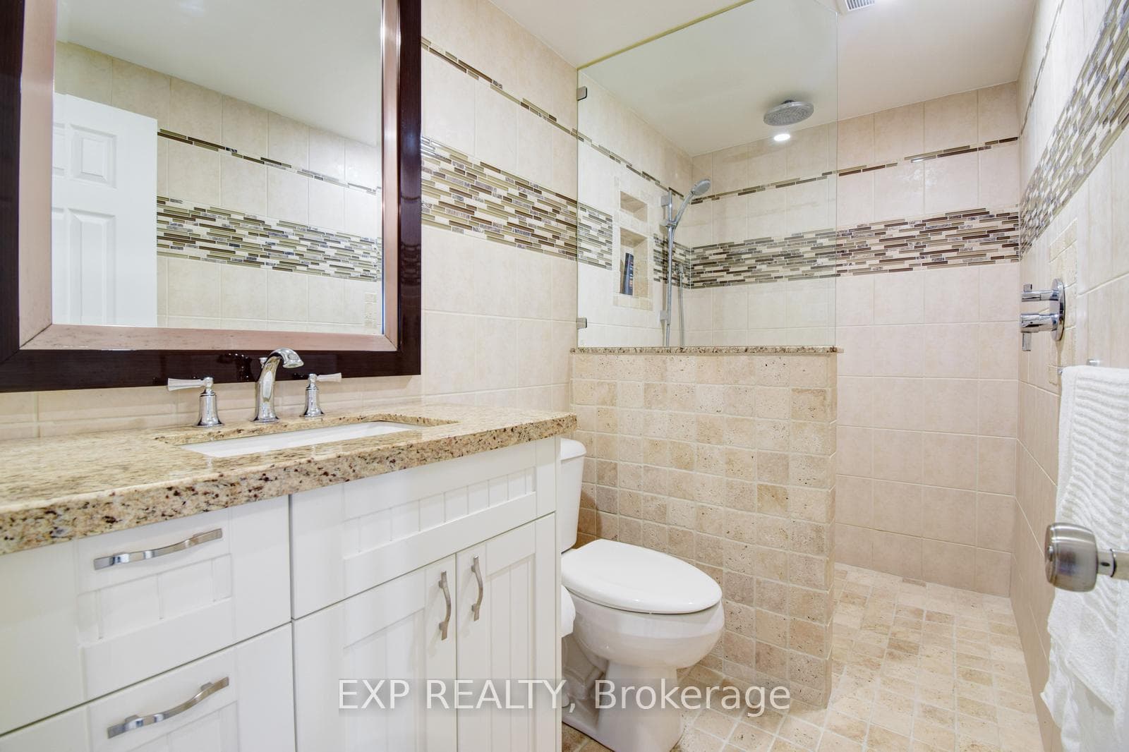 65 BRENDAWOOD Crescent photo 17
