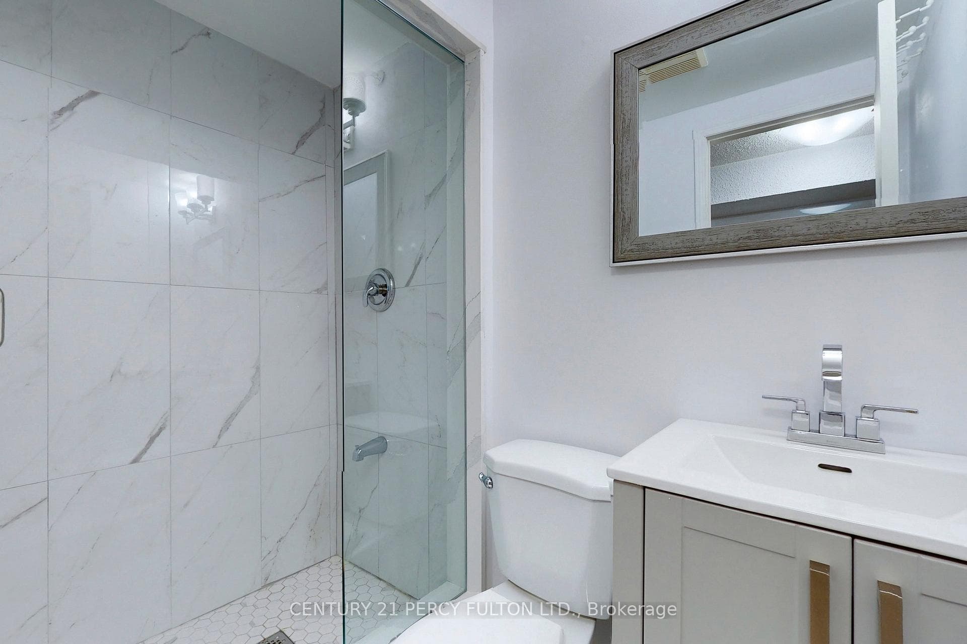 522 Mcleod Crescent Unit Lower photo 6