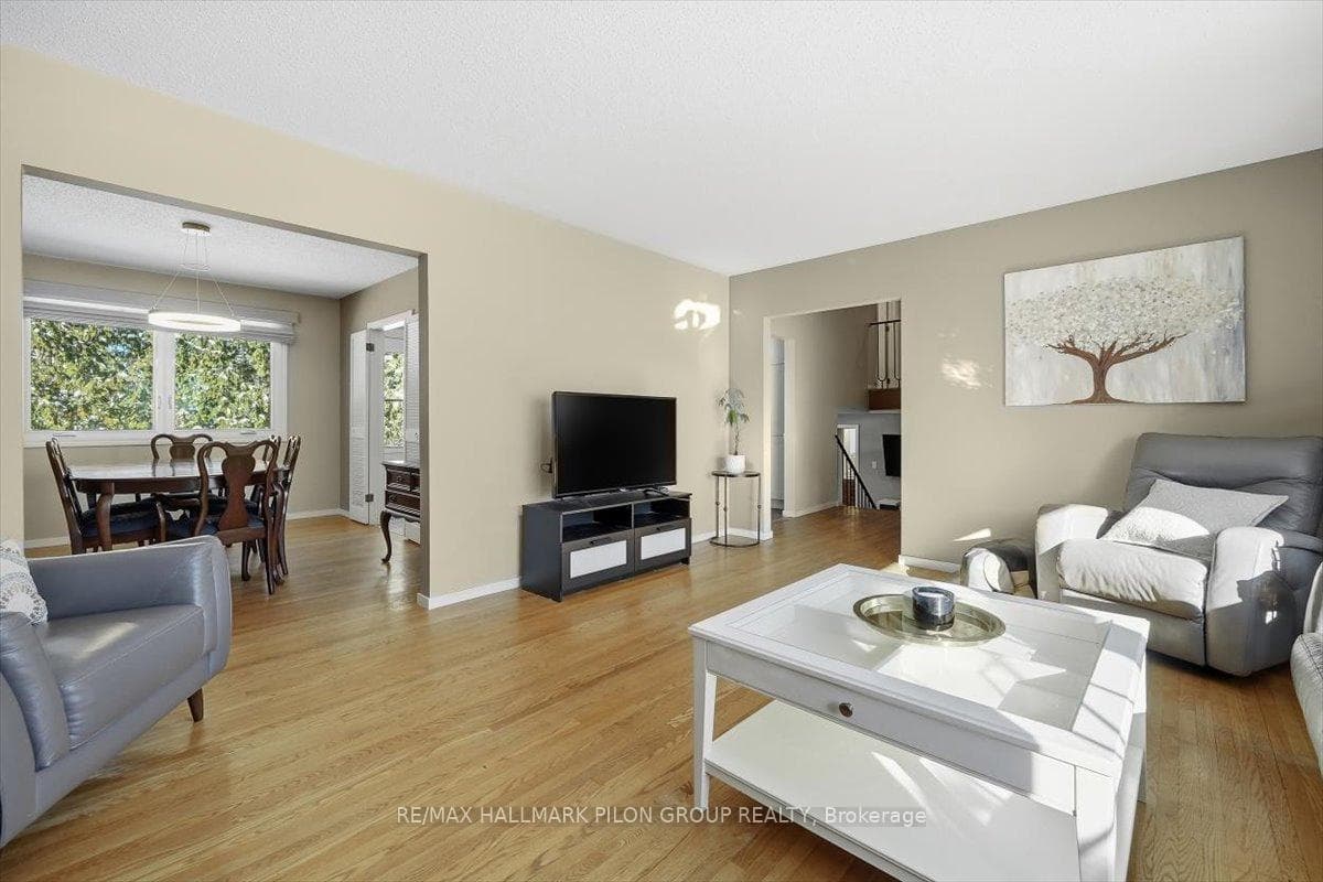 2116 Grafton Crescent photo 4
