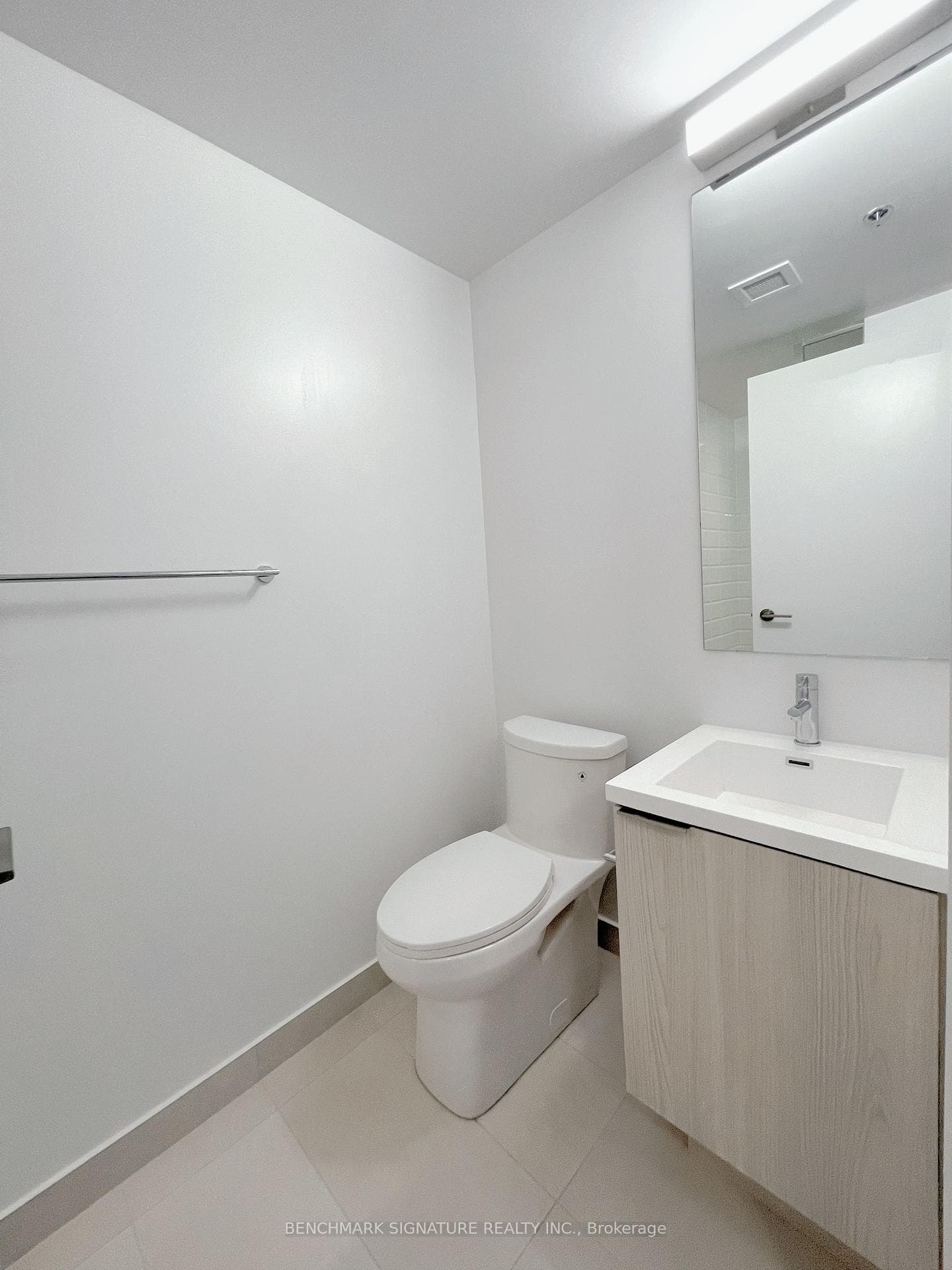 203 College Street Unit 809 photo 4