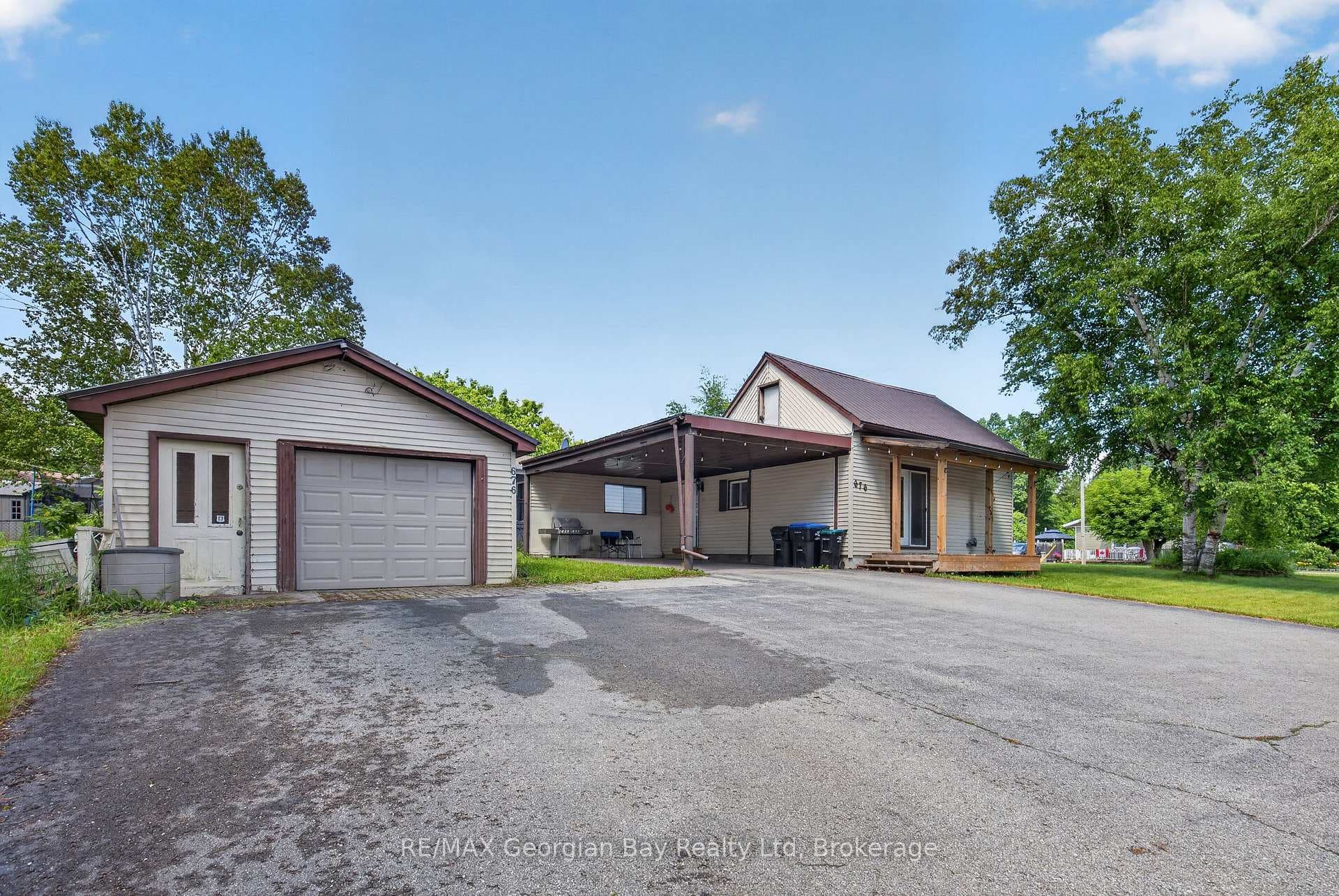 676 3rd Avenue photo 17