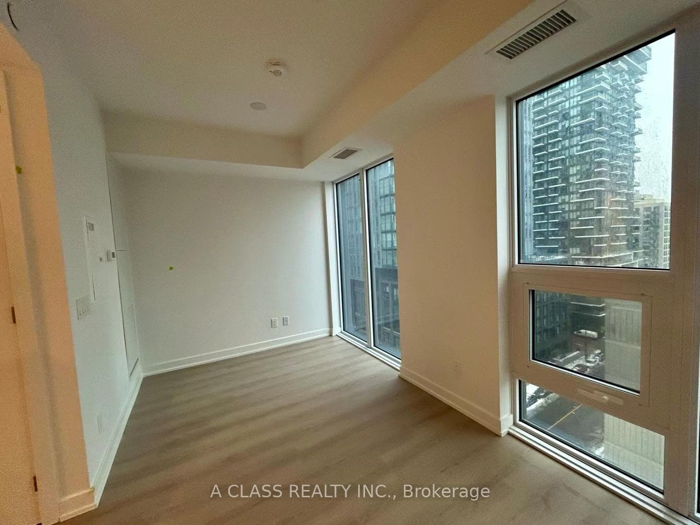 100 Queen Street Unit 1216 photo 12