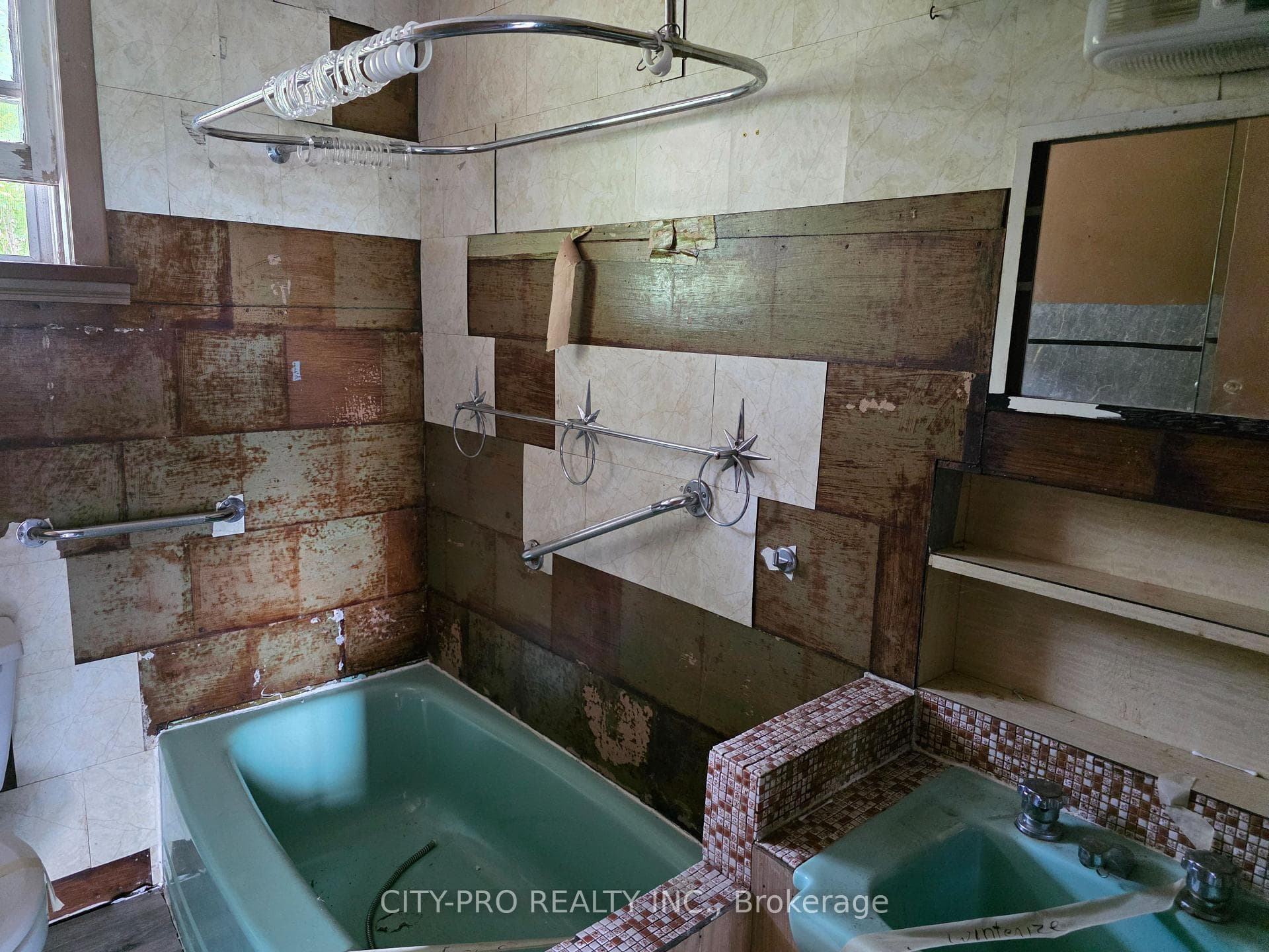 1075 Sunnyside Drive photo 24