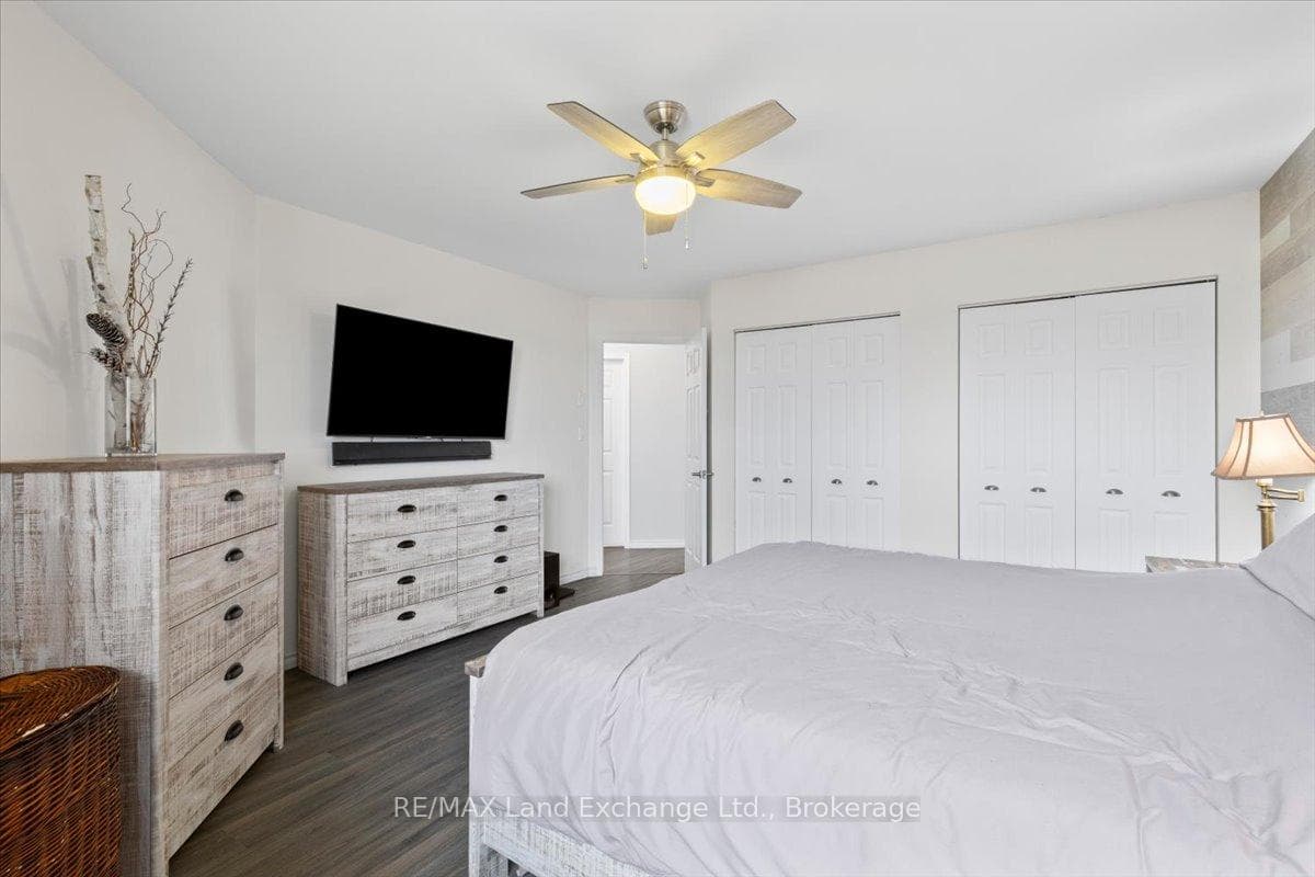 471 Joseph Street photo 15