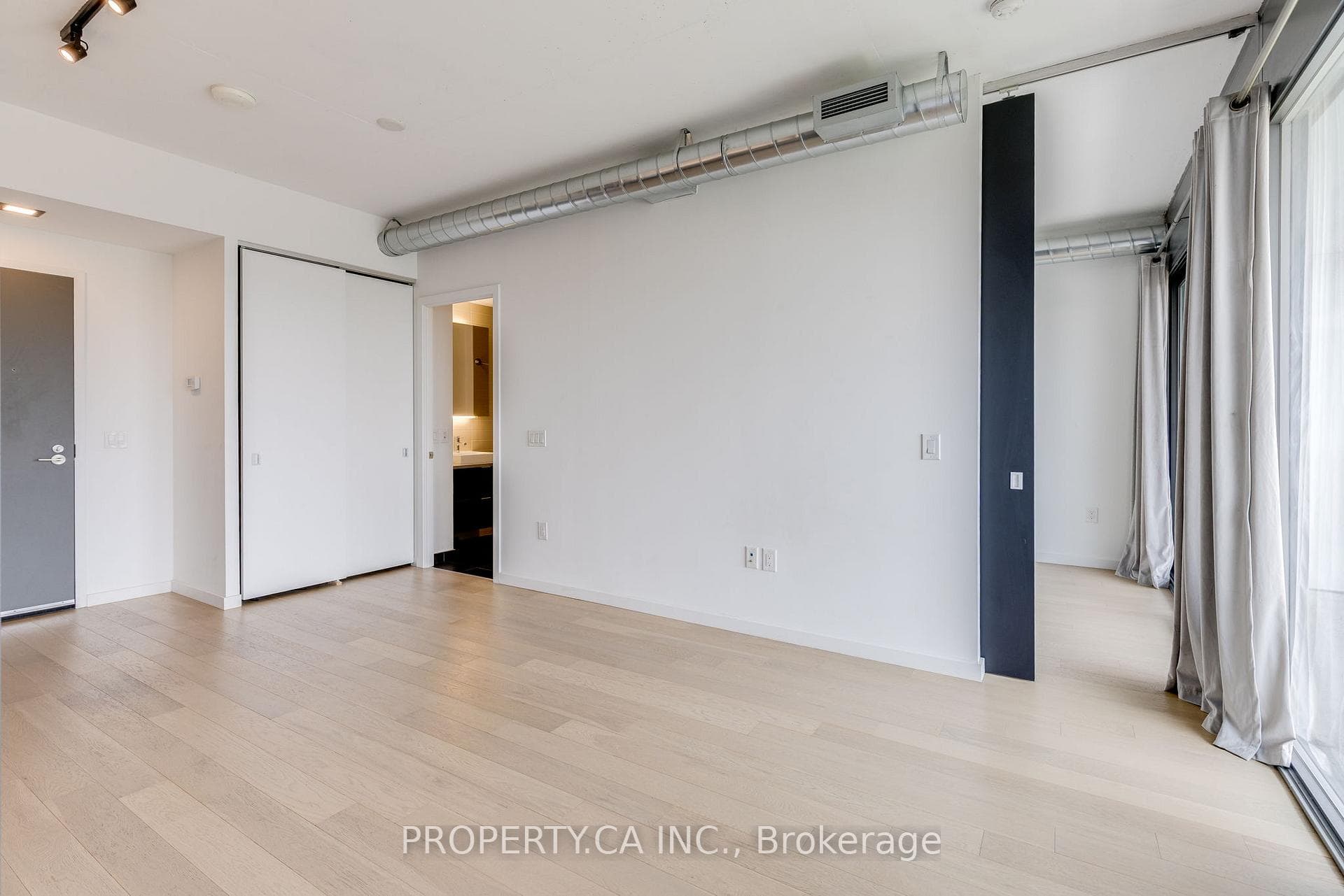 170 Bayview Avenue Unit 405 photo 8