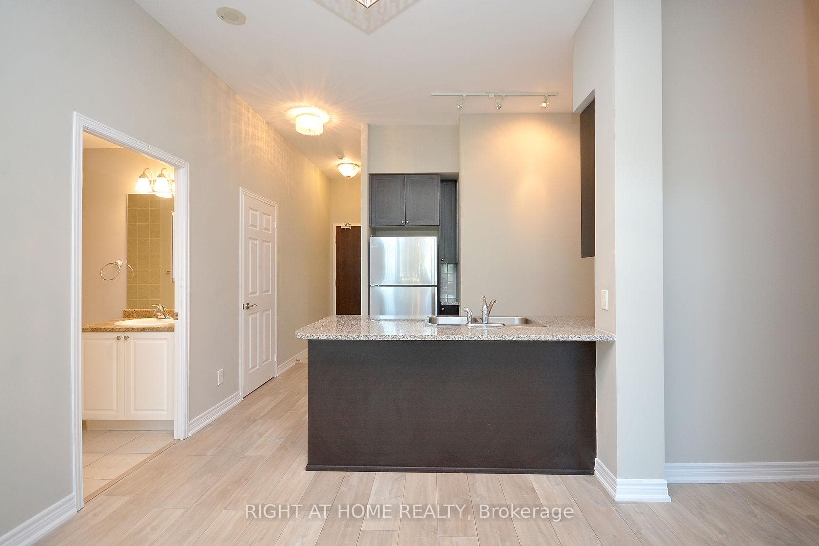 339 Rathburn Road Unit 101 photo 5
