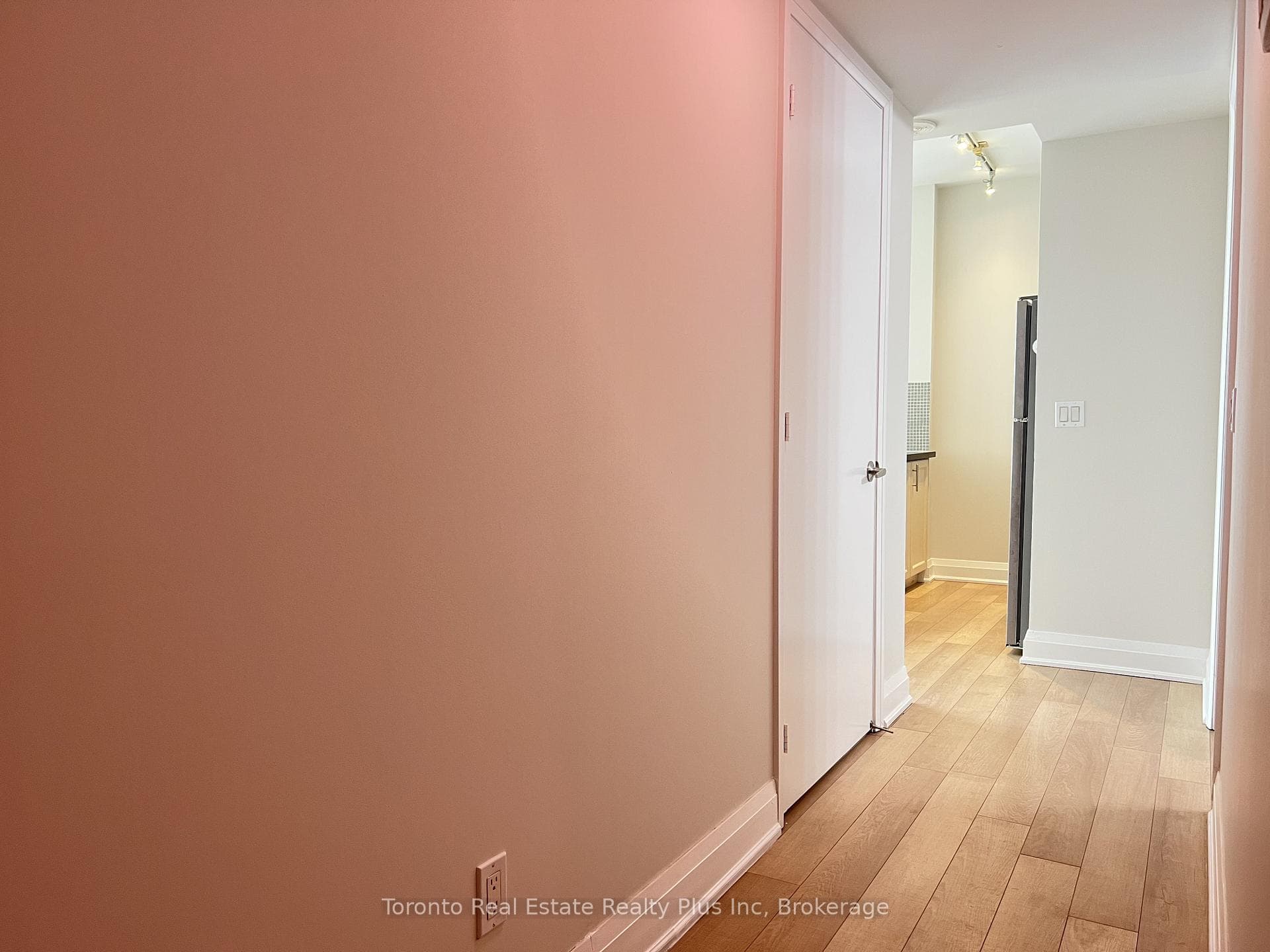 16 Mcadams Avenue Unit 803 photo 6