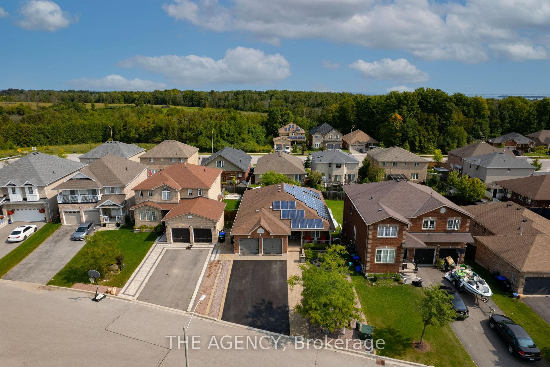 2245 Sproule Street photo 4