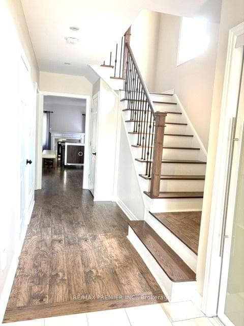 35 Foxchase Avenue photo 3