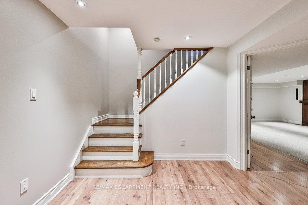 597 Hancock Way photo 22