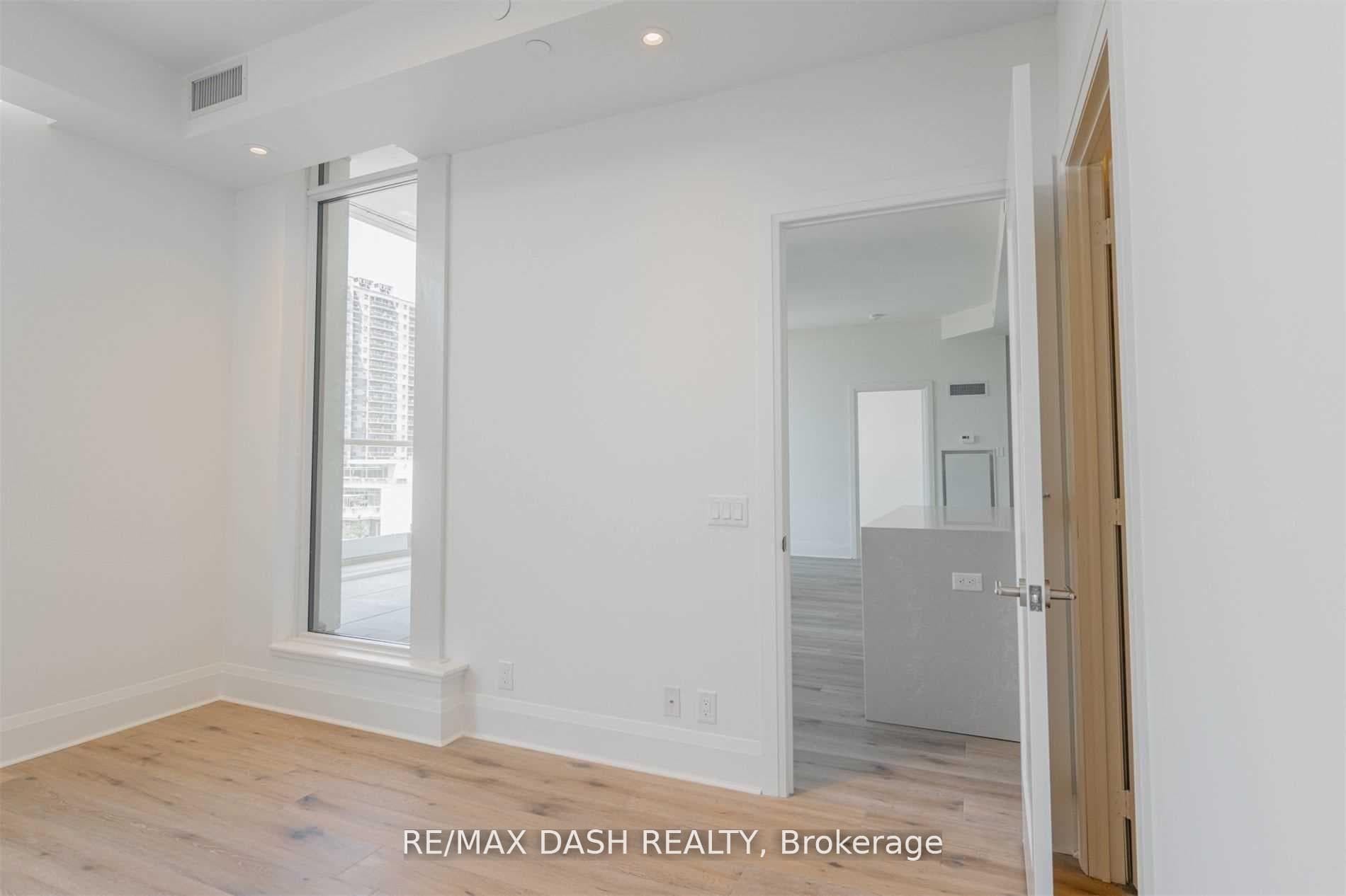 151 Avenue Road Unit 801 photo 11
