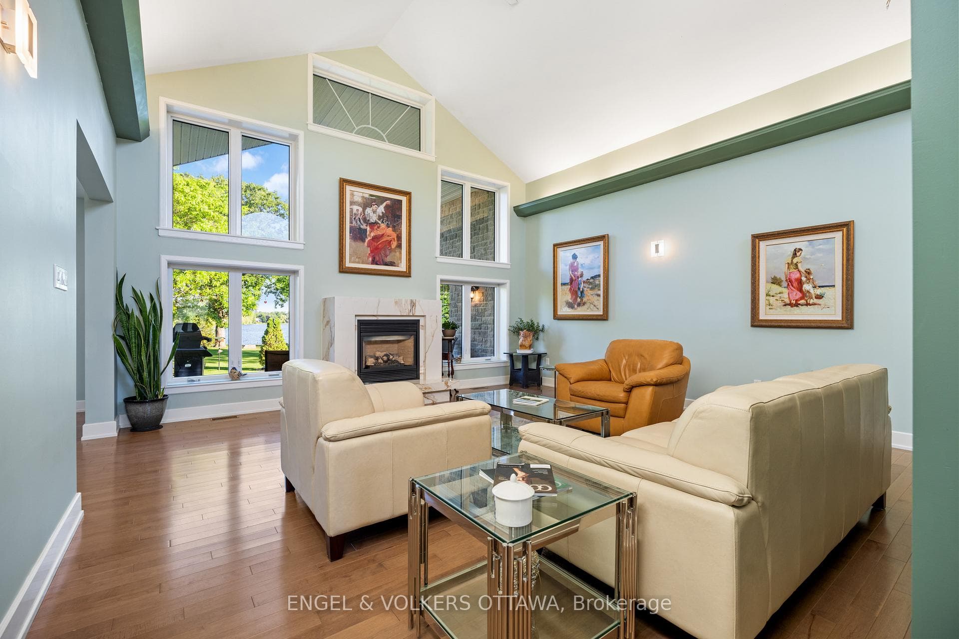 1562 Lakeshore Drive photo 10