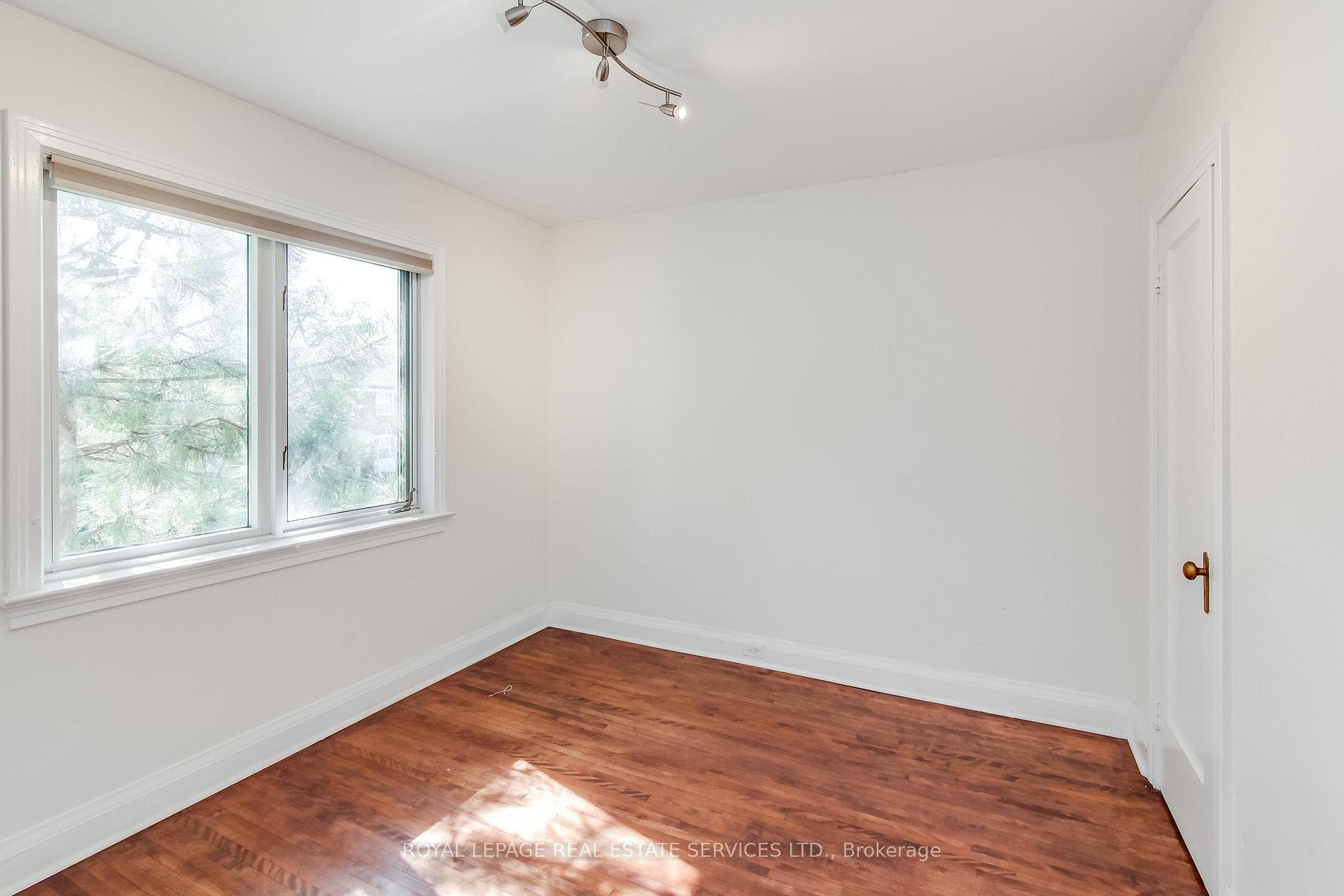 379 Vaughan Road photo 28