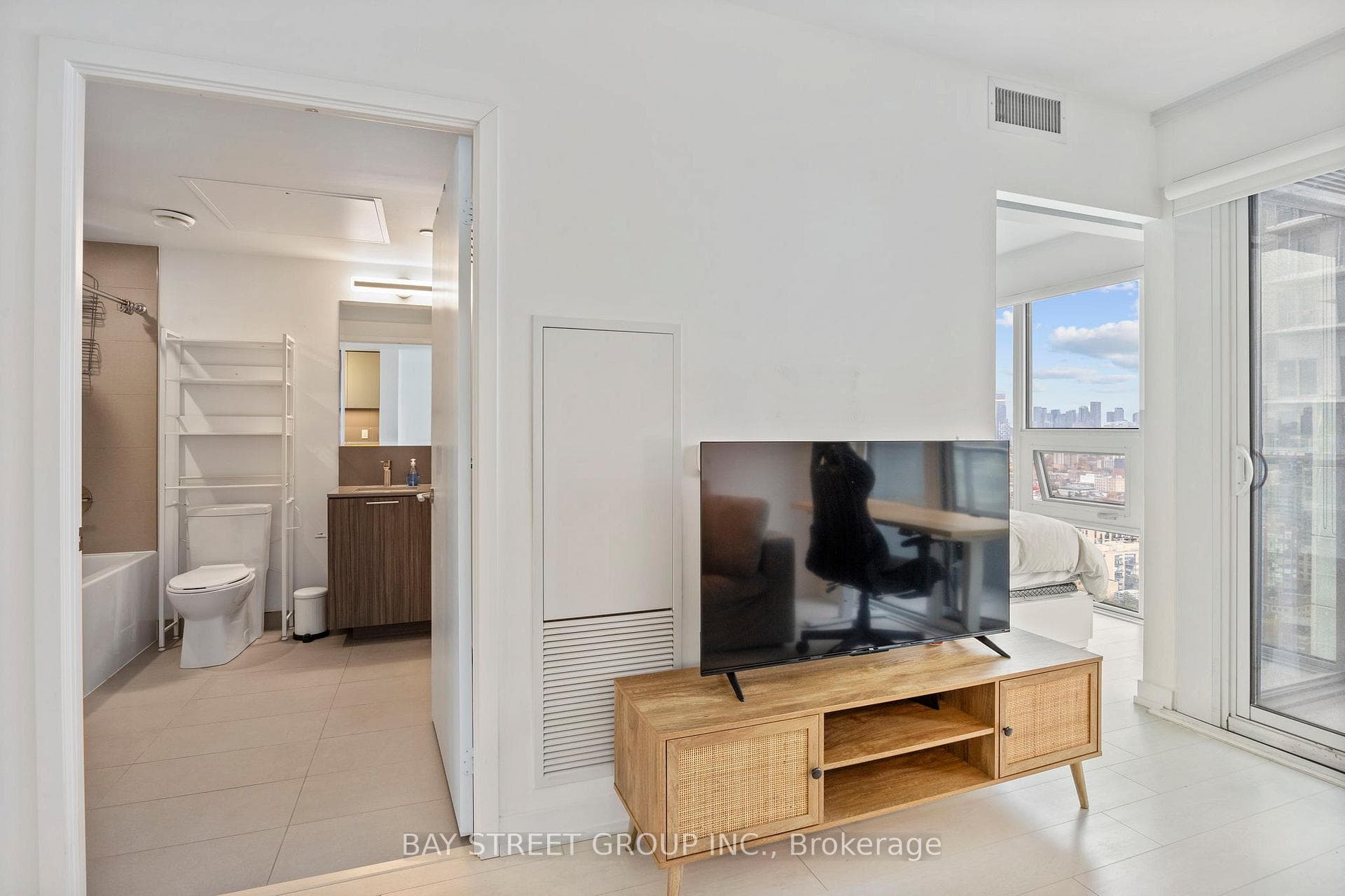 19 Western Battery Road Unit 3301 photo 17