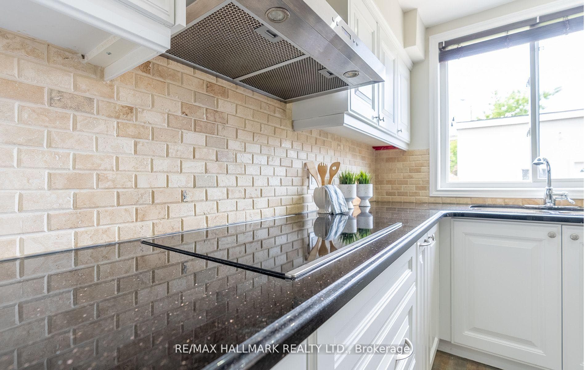 291 Boon Avenue photo 16