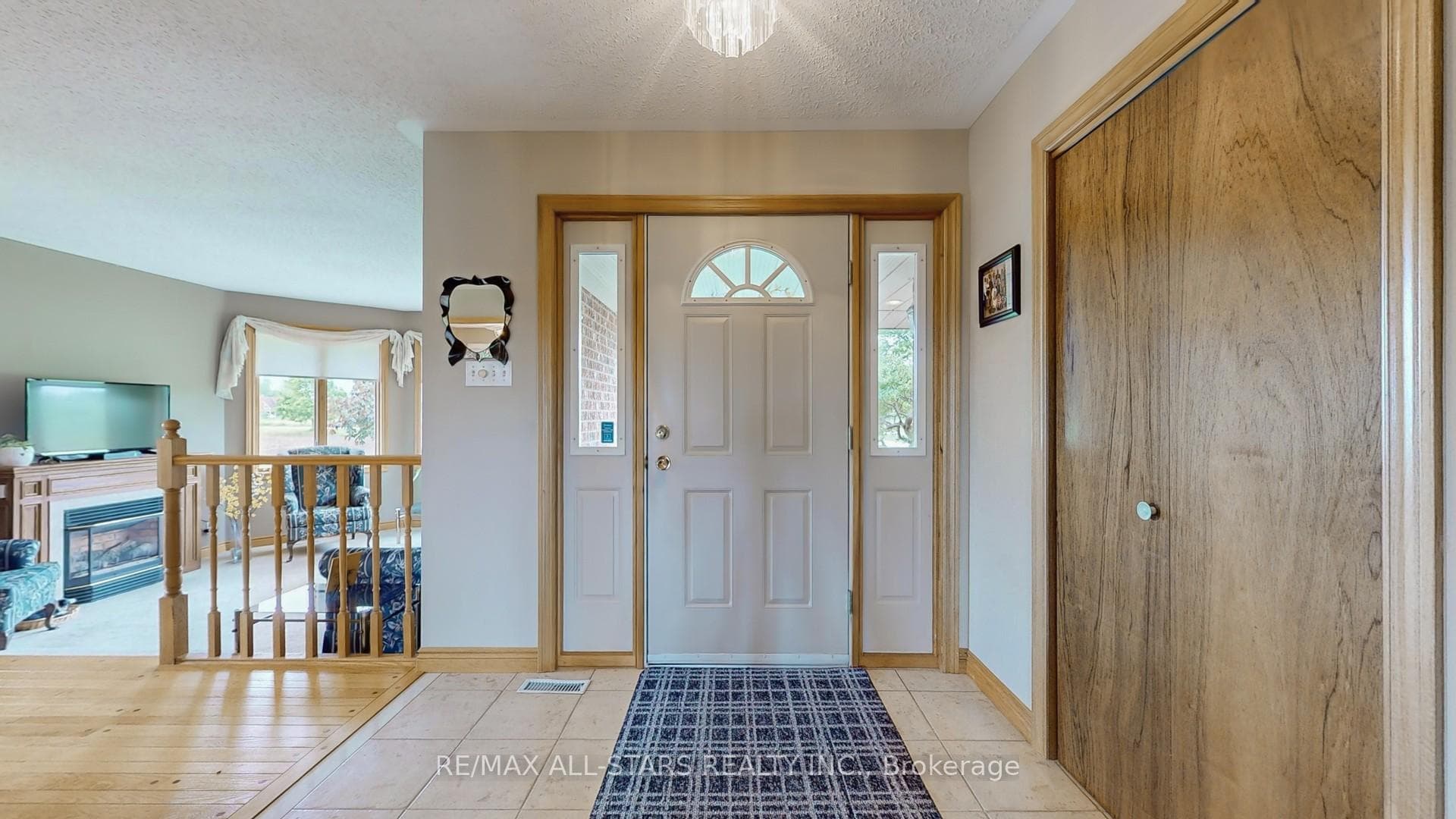 215 The Queensway Road photo 22