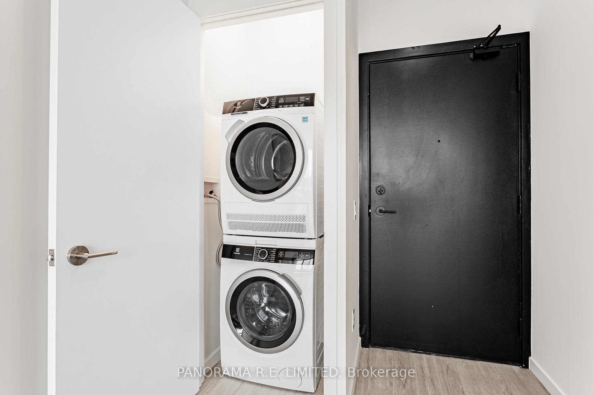 689 The Queensway N/A Unit PH817 photo 14
