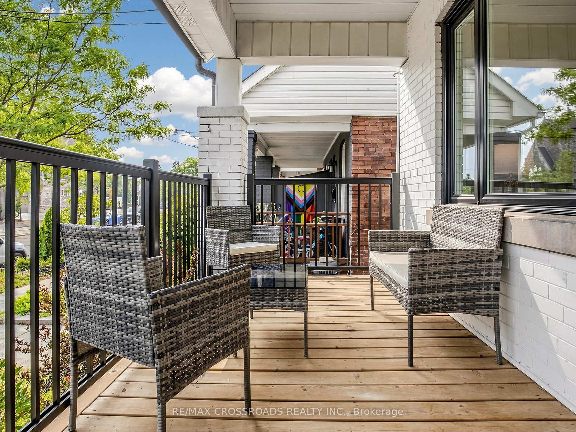 548 Glebeholme Boulevard photo 3