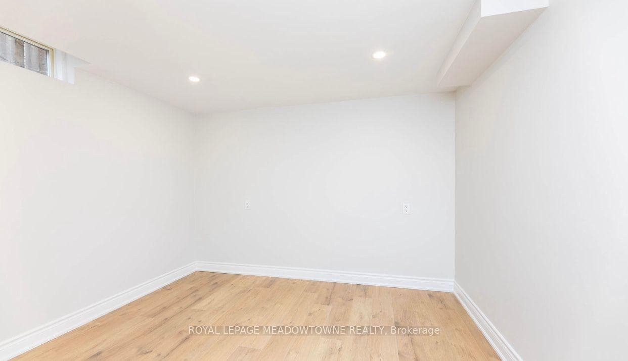 468 Gowland Crescent Unit BSMT photo 20