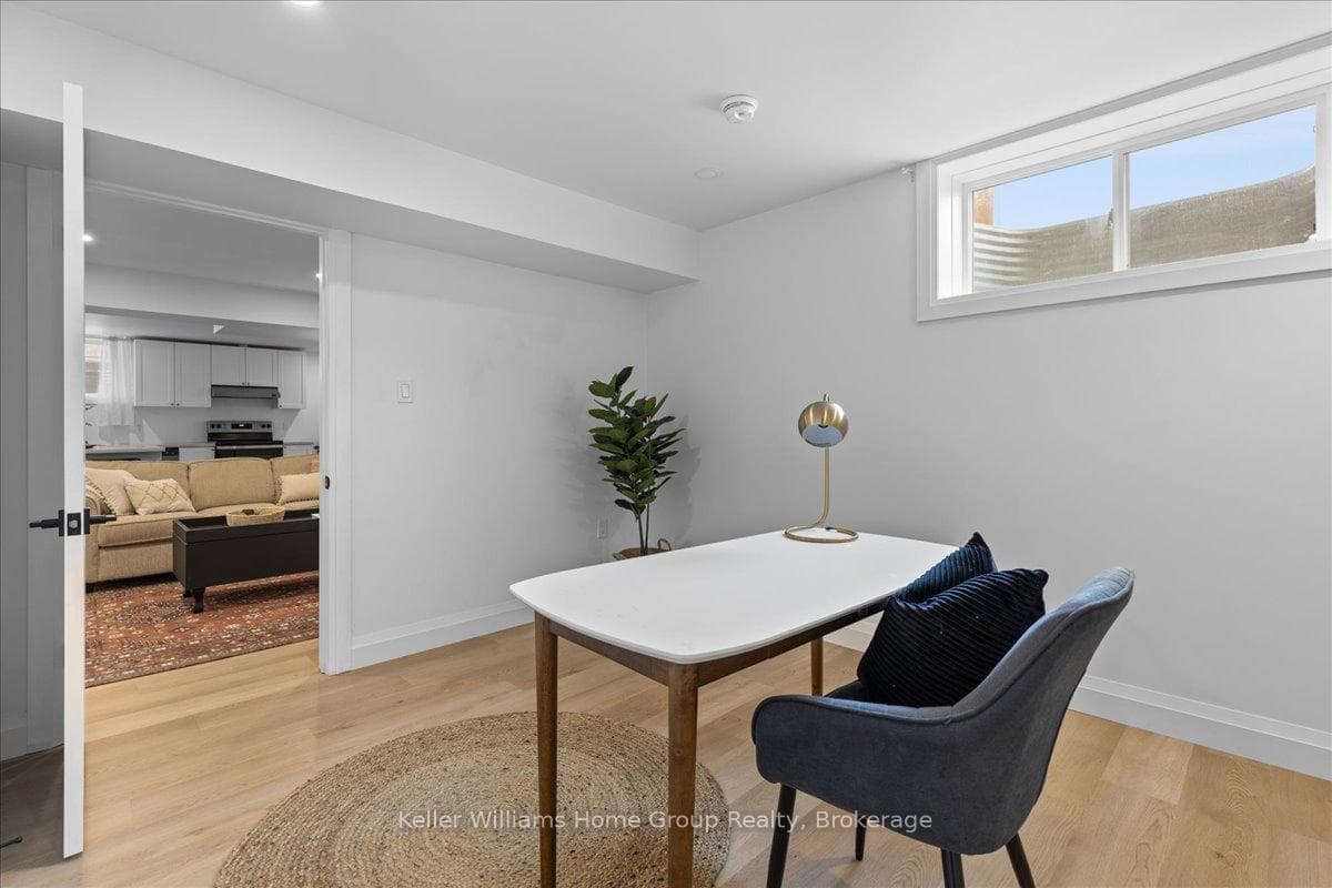 113 Walsh Street photo 41