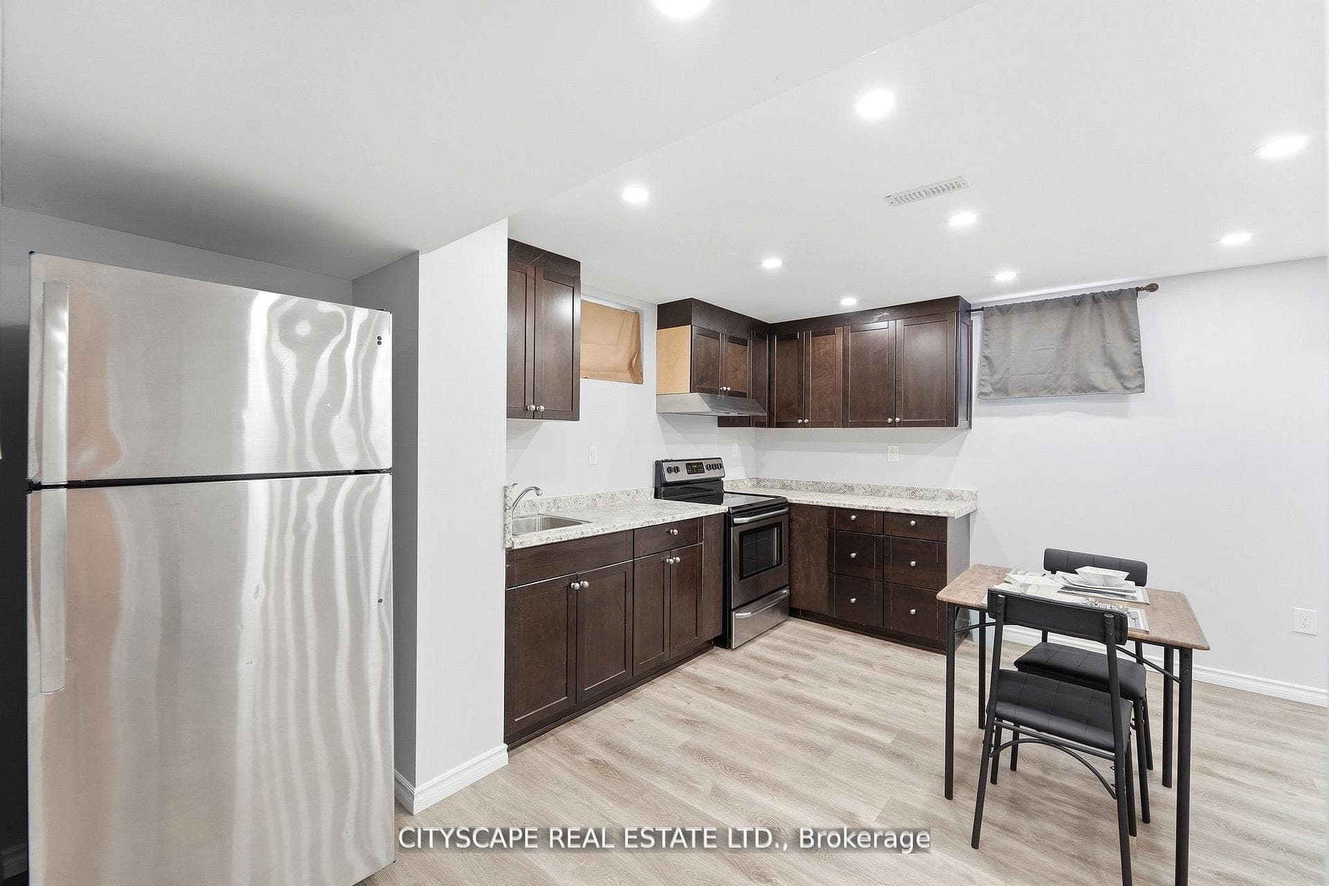 305 Gleave Terrace photo 28