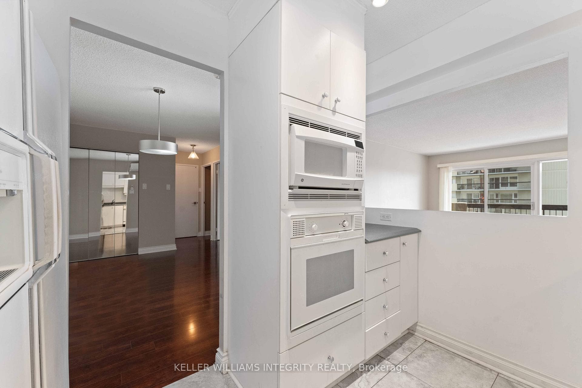 158B MCARTHUR Avenue Unit 701 photo 12