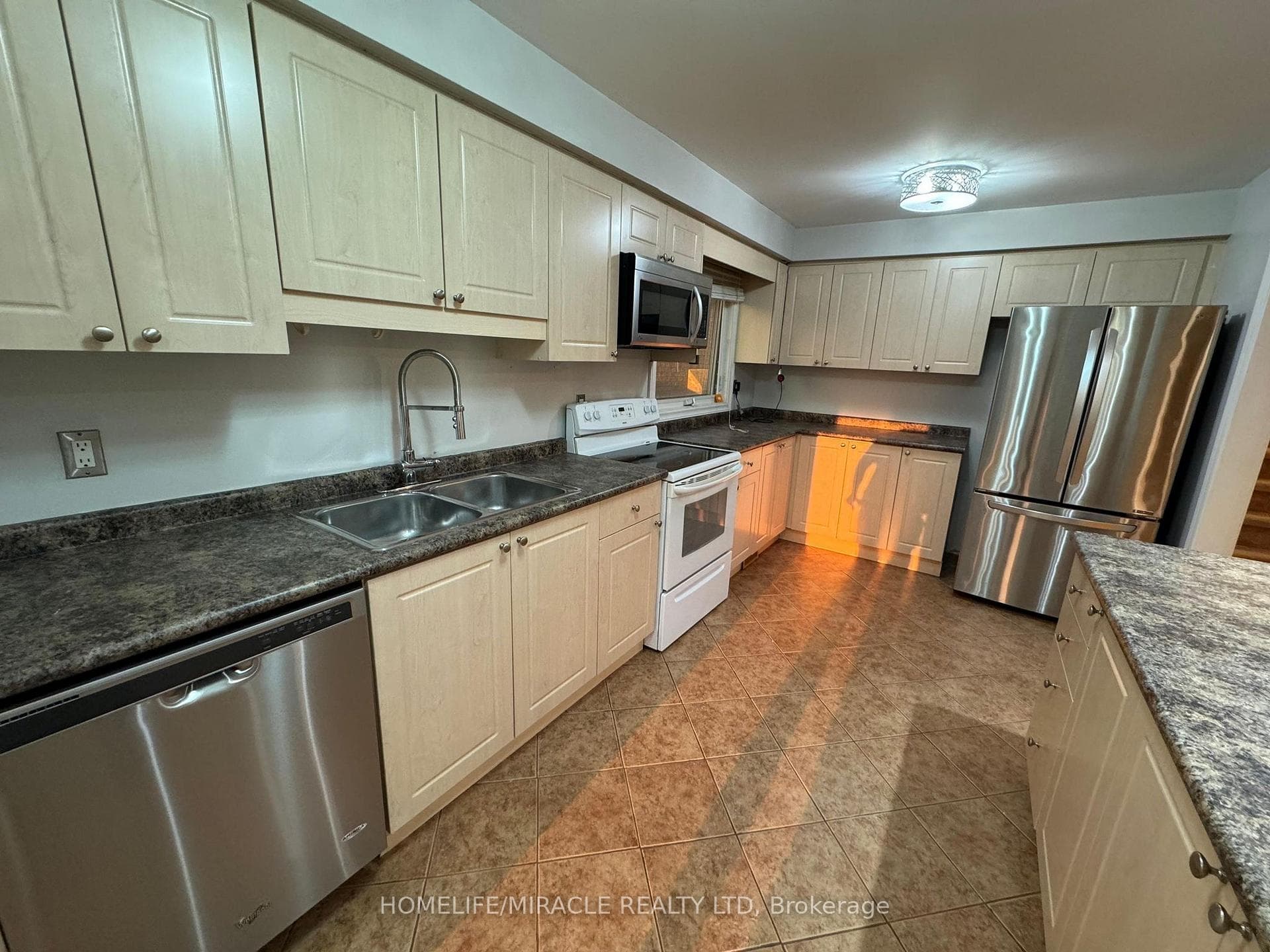 2 Envoy Boulevard Unit Upper photo 4