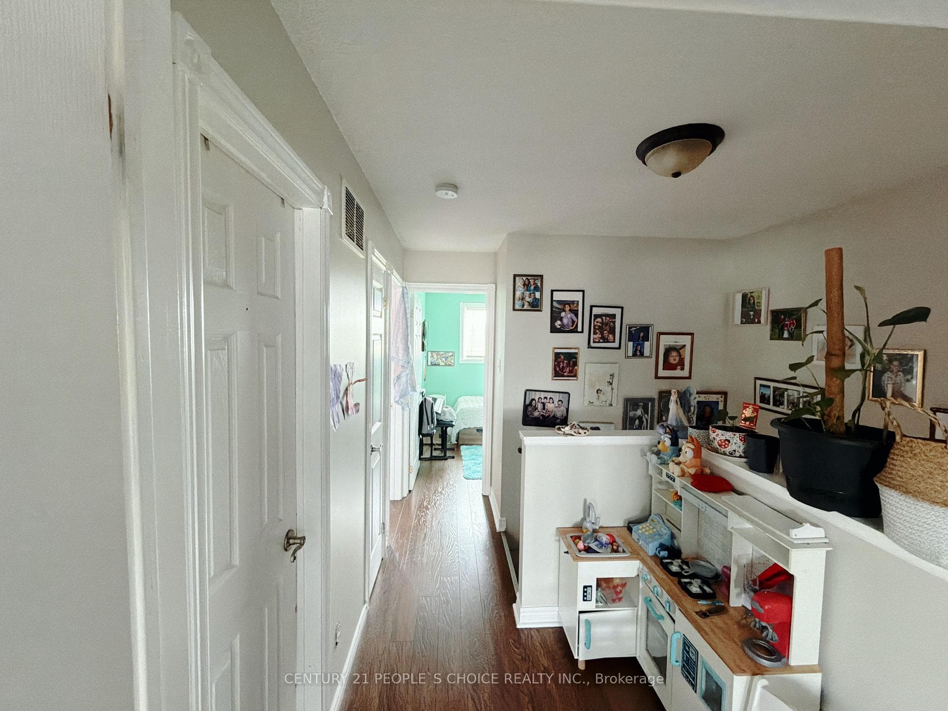 66 Michael Crescent photo 25