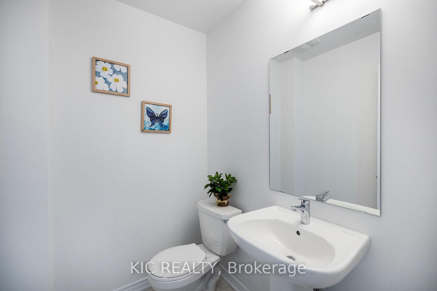 1075 Lockie Drive photo 4