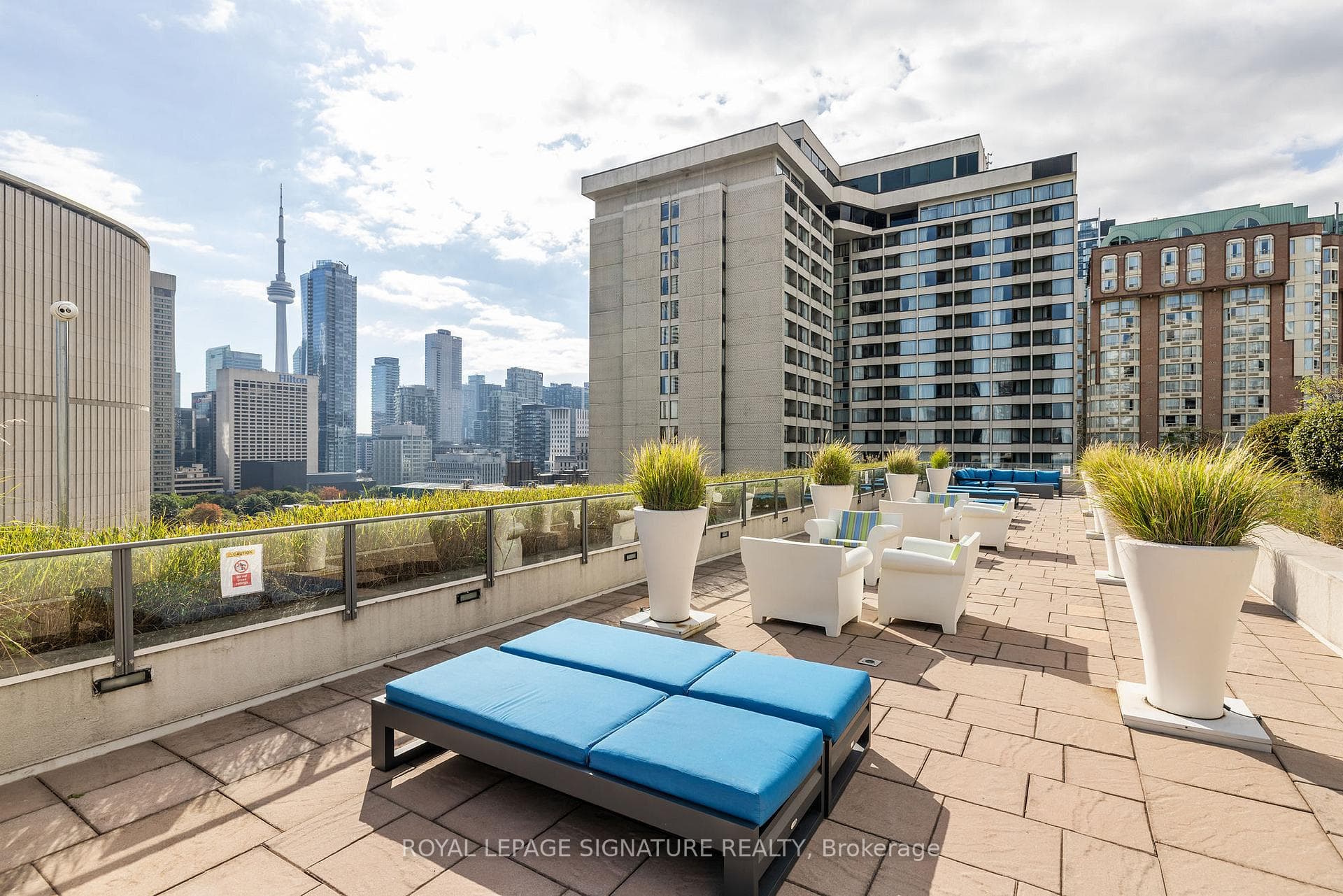 111 Elizabeth Street Unit 915 photo 17