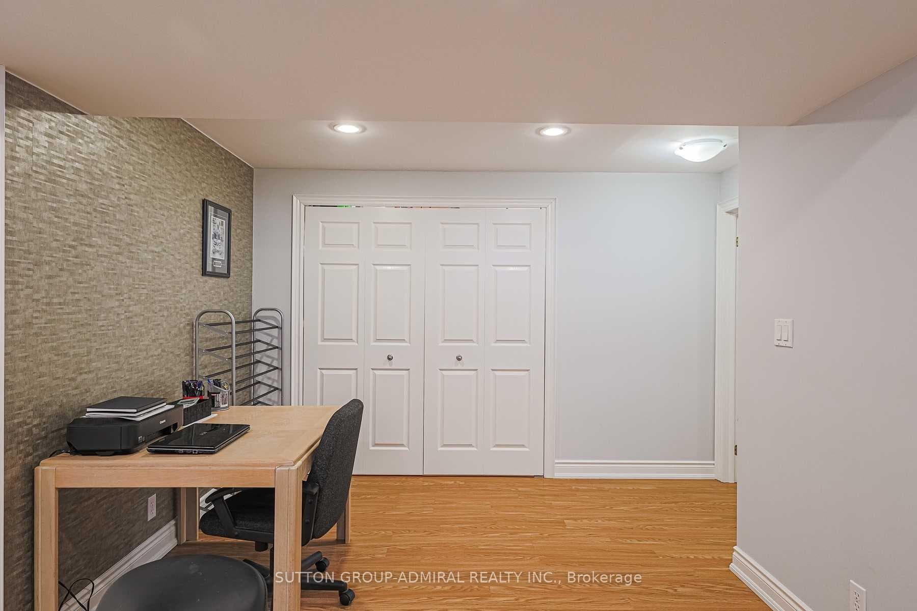 242 Mapleton Avenue photo 31