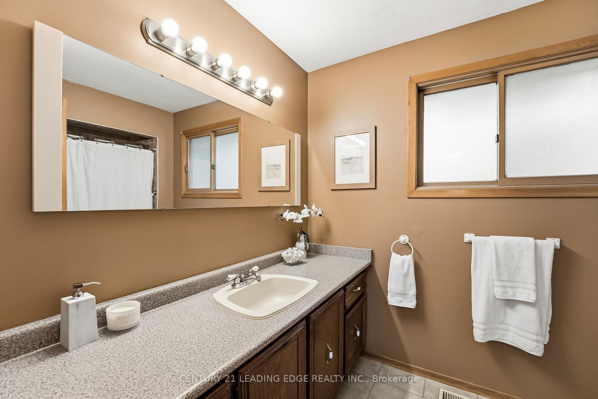 63 Lakeridge Road photo 40