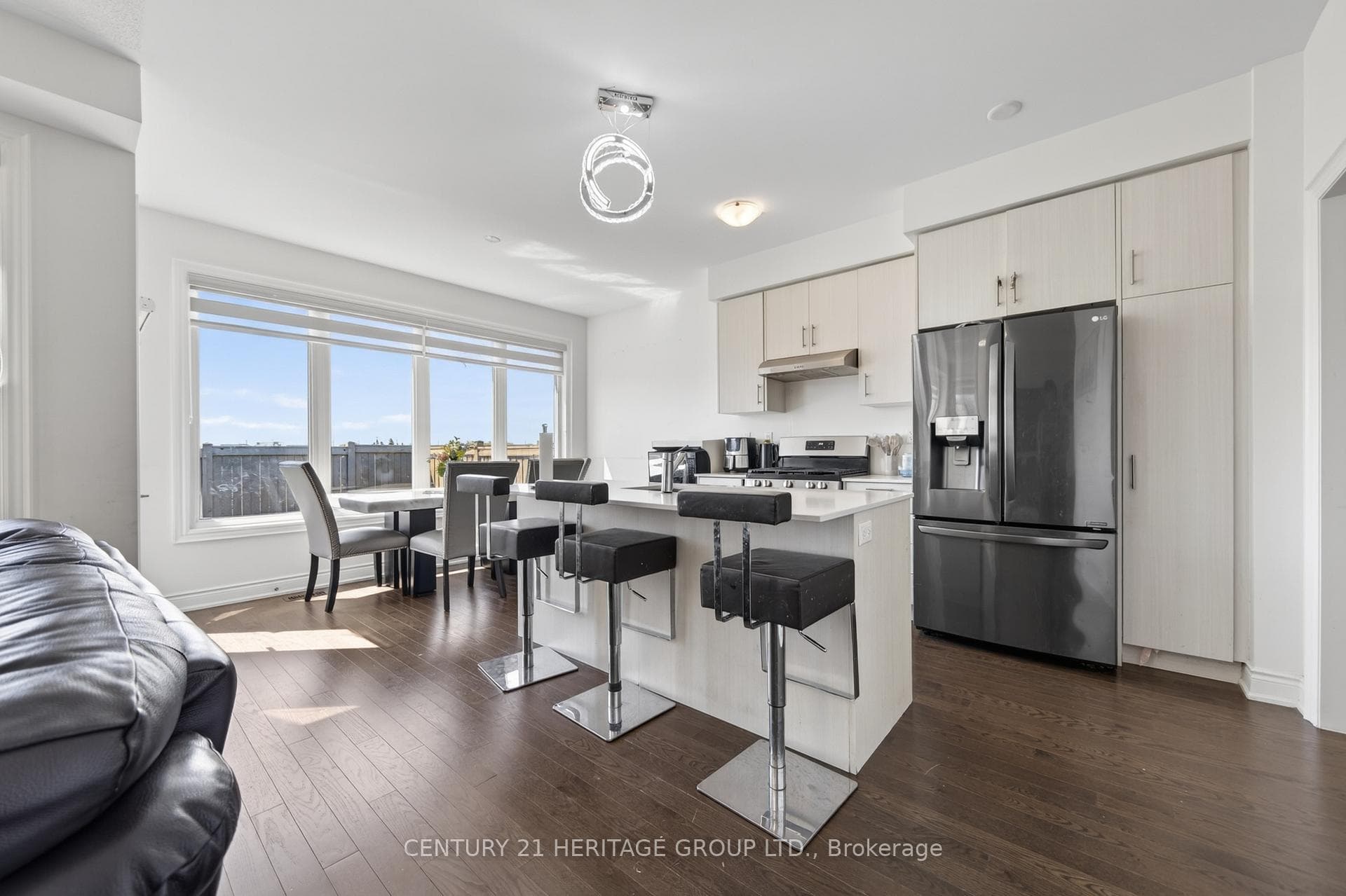 77 Montrose Boulevard photo 11