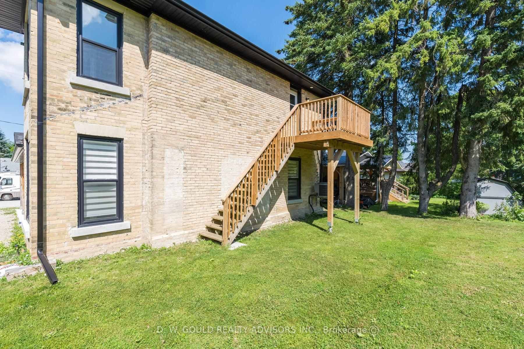 330 William Street photo 44