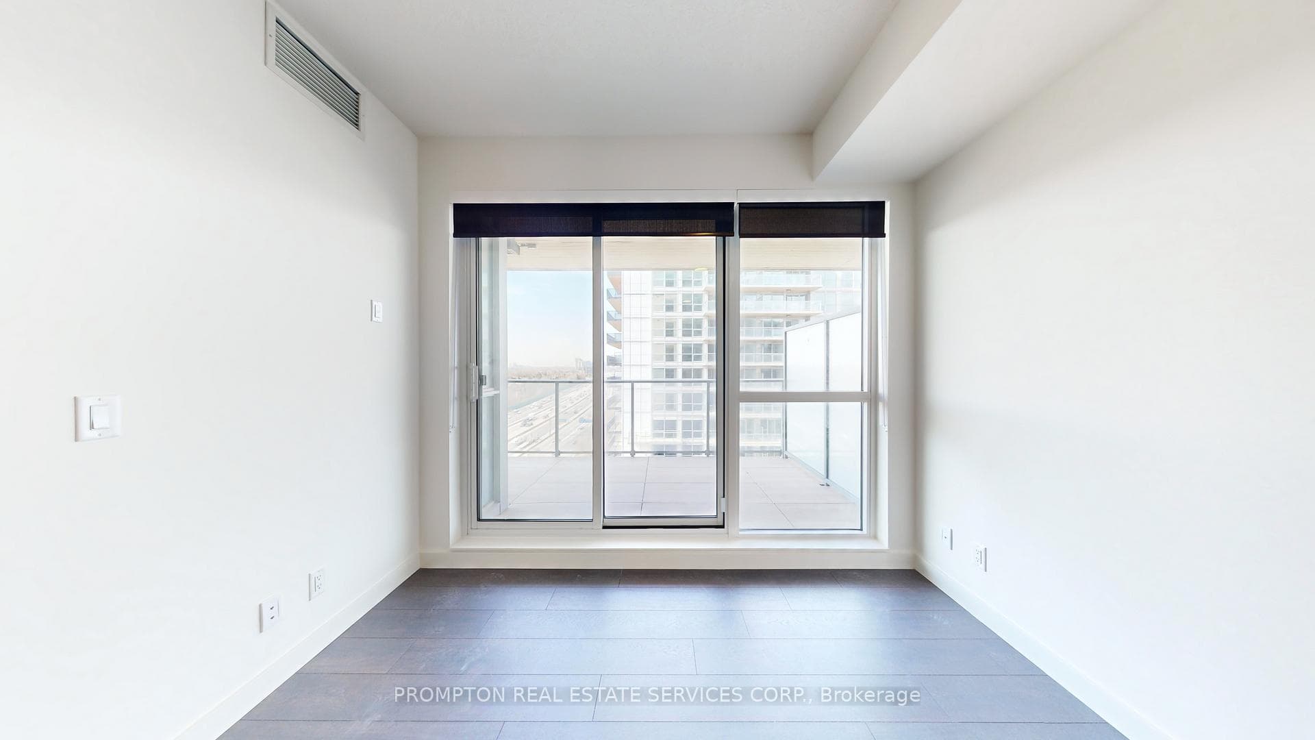 27 Mcmahon Drive Unit 1707 photo 4