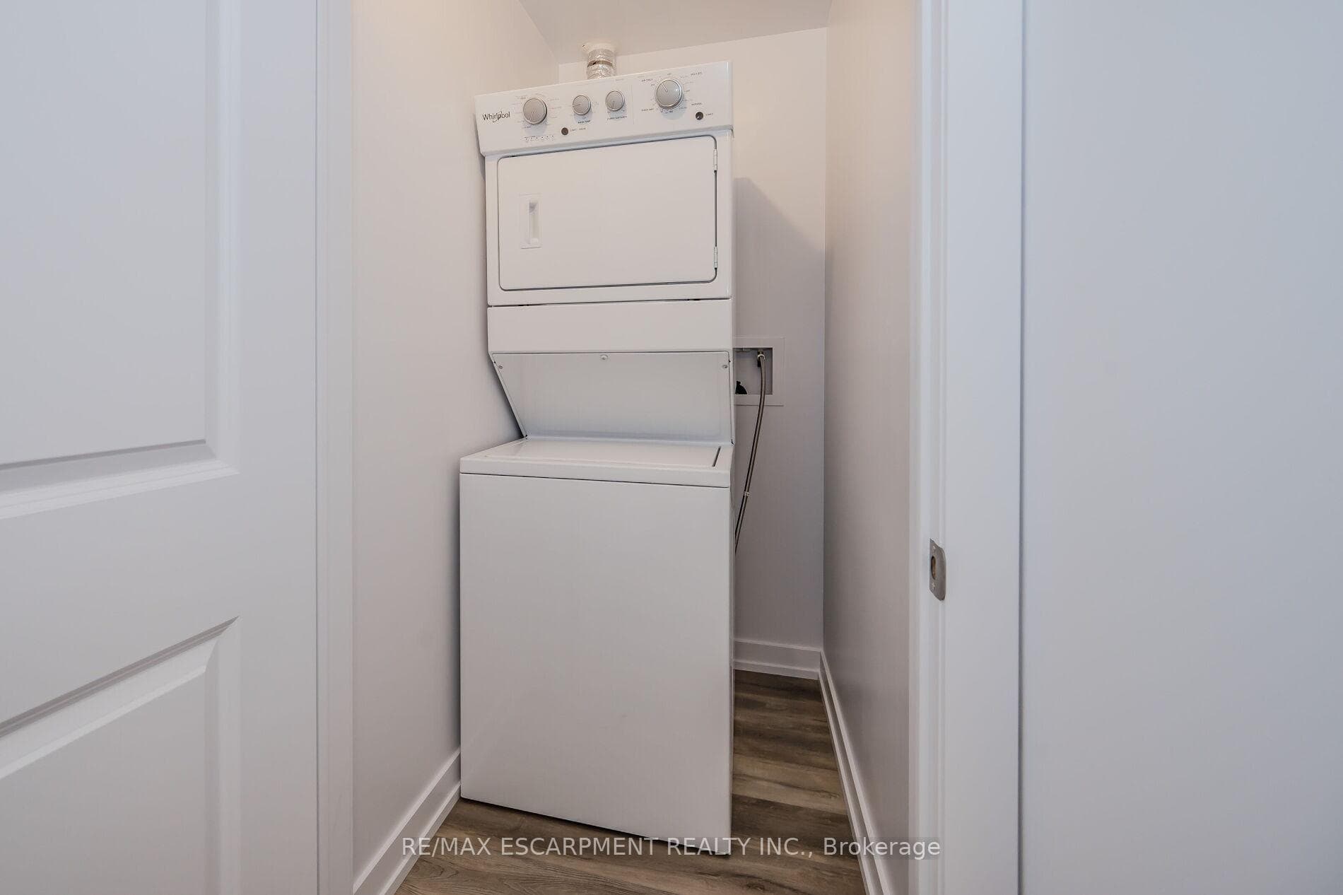 470 Dundas Street Unit 714 photo 29