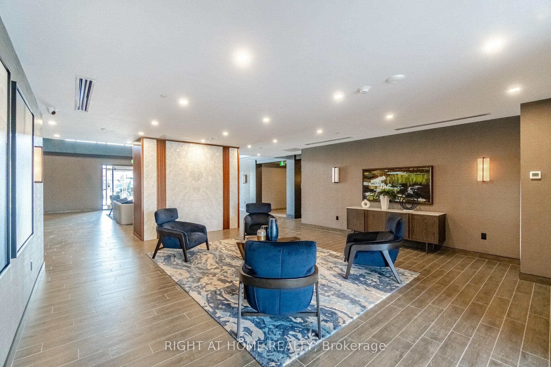 460 Dundas Street Unit 711 photo 5