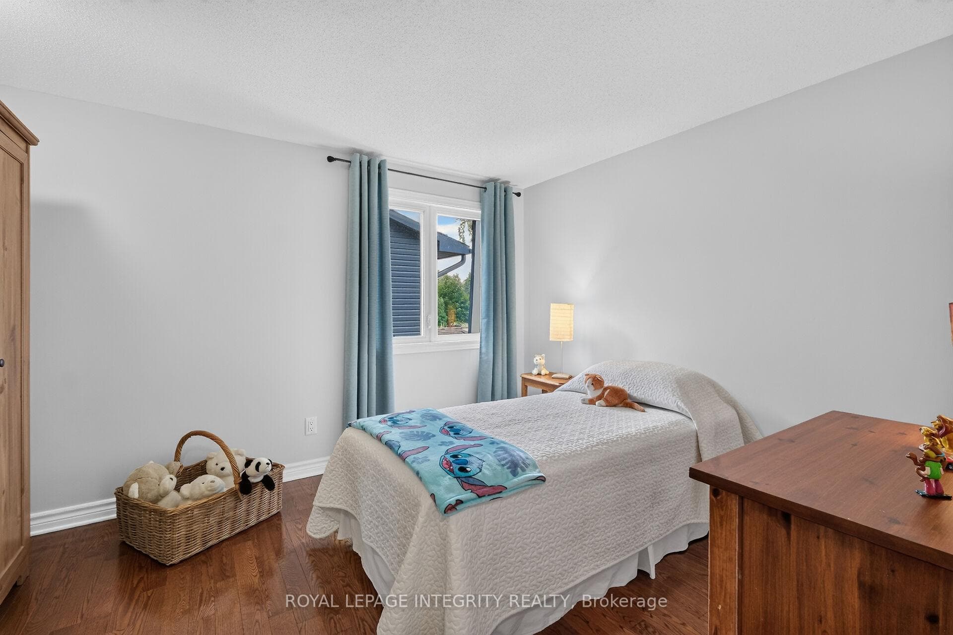 Fourth bedroom