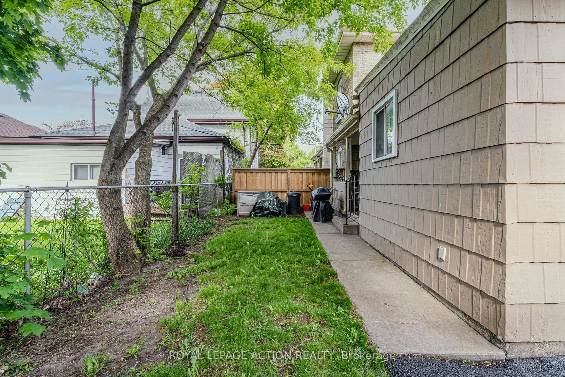 211 Brock Street photo 27
