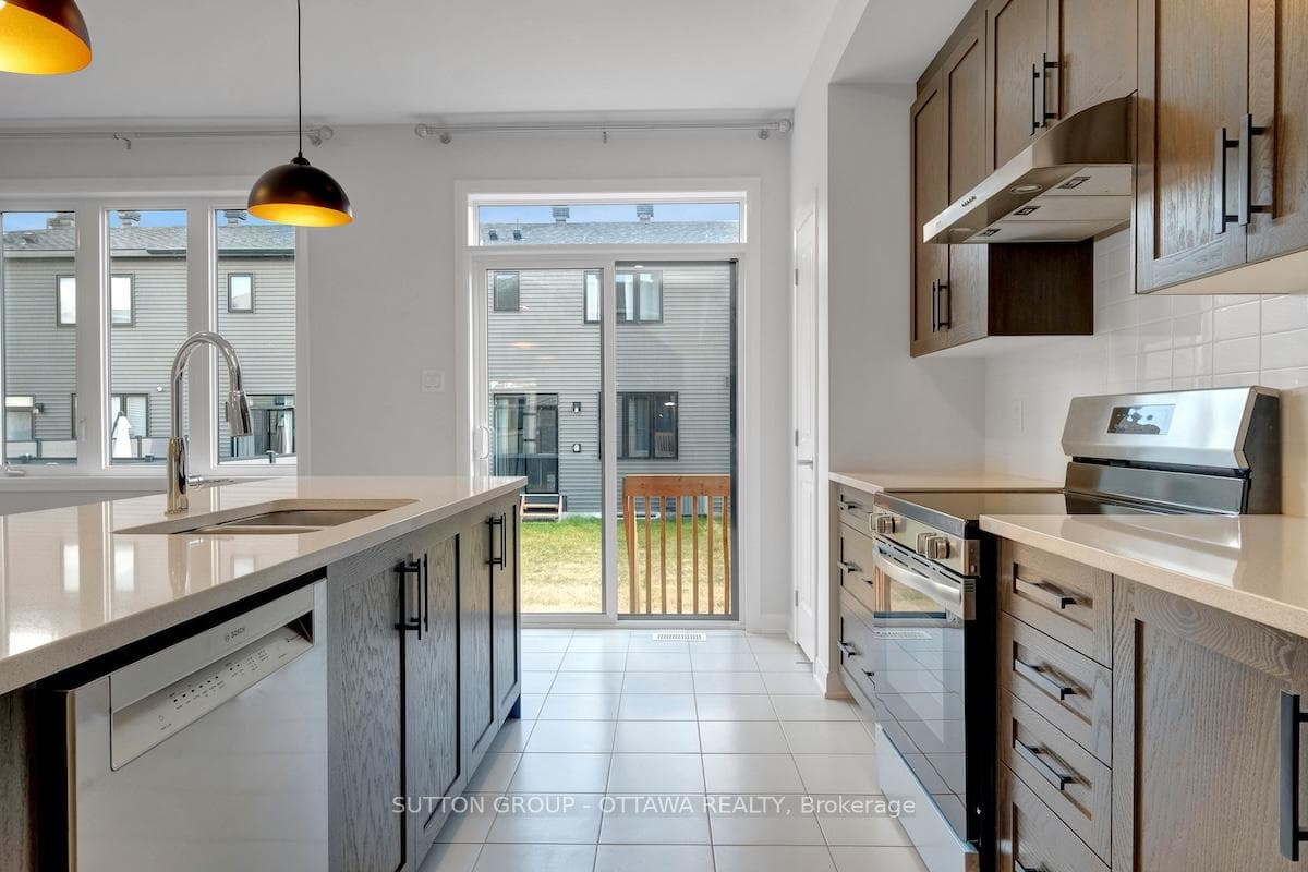 926 Athenry Court photo 15