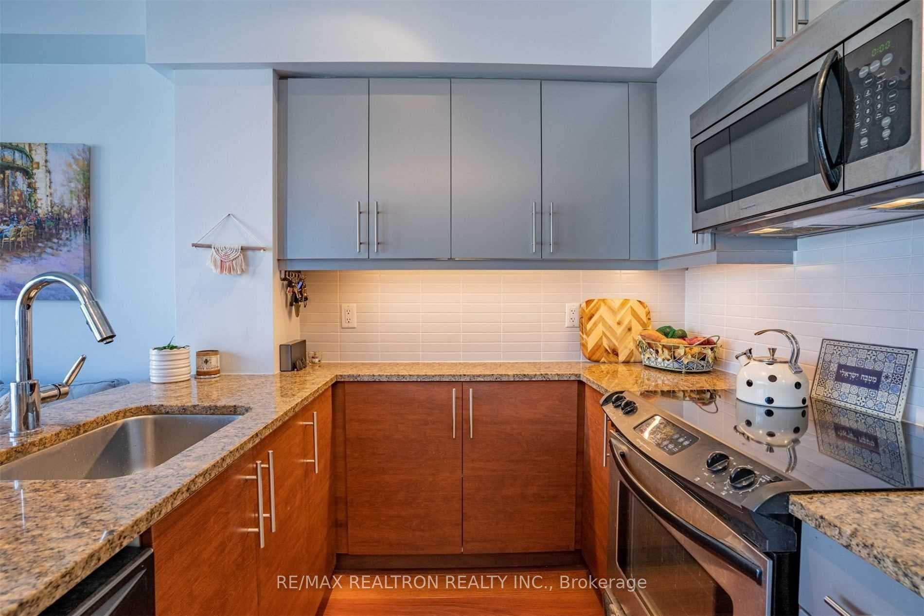 83 Redpath Avenue Unit 911 photo 6