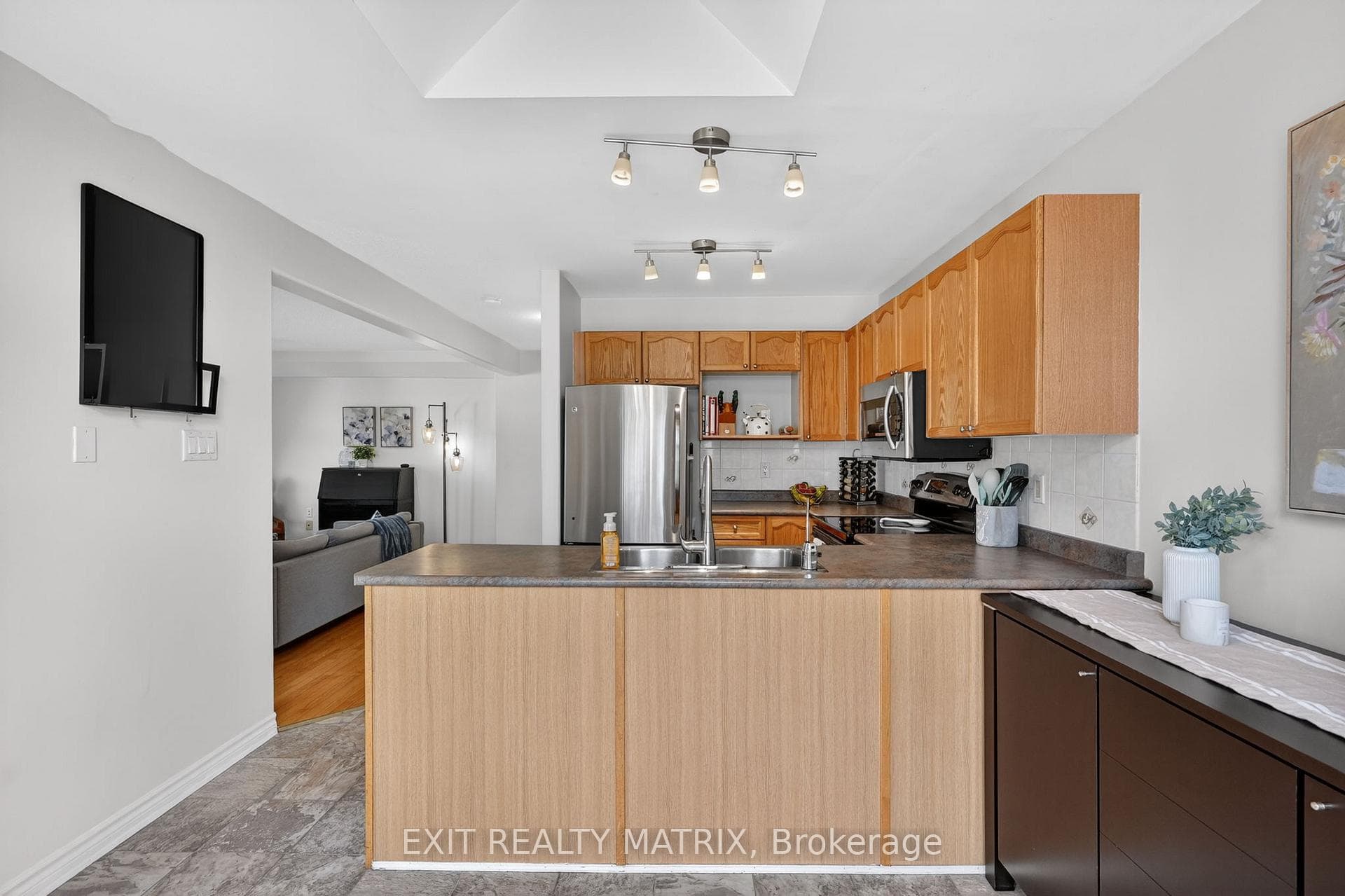 Convenient main-floor layout