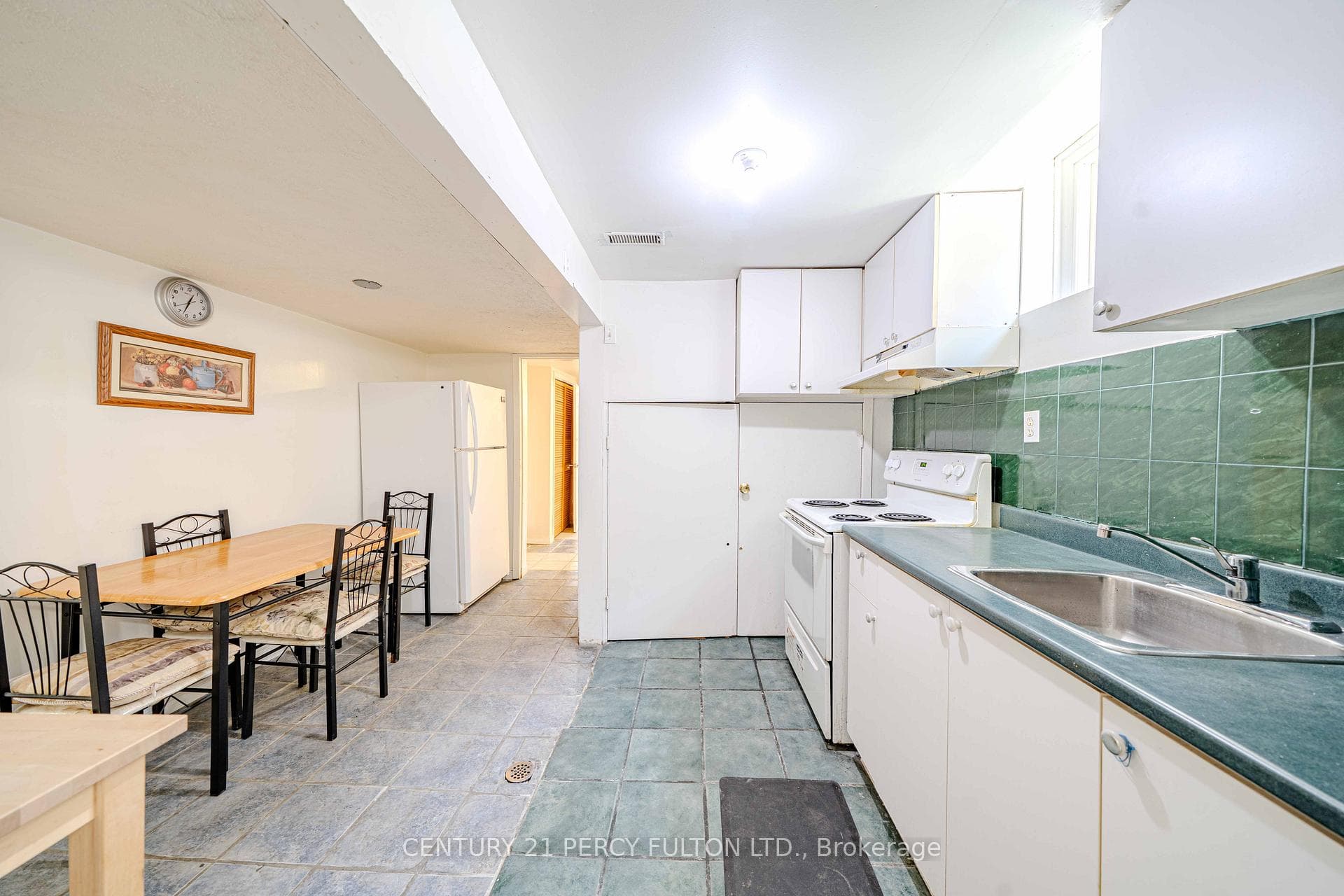 98 Mossbank Drive photo 38