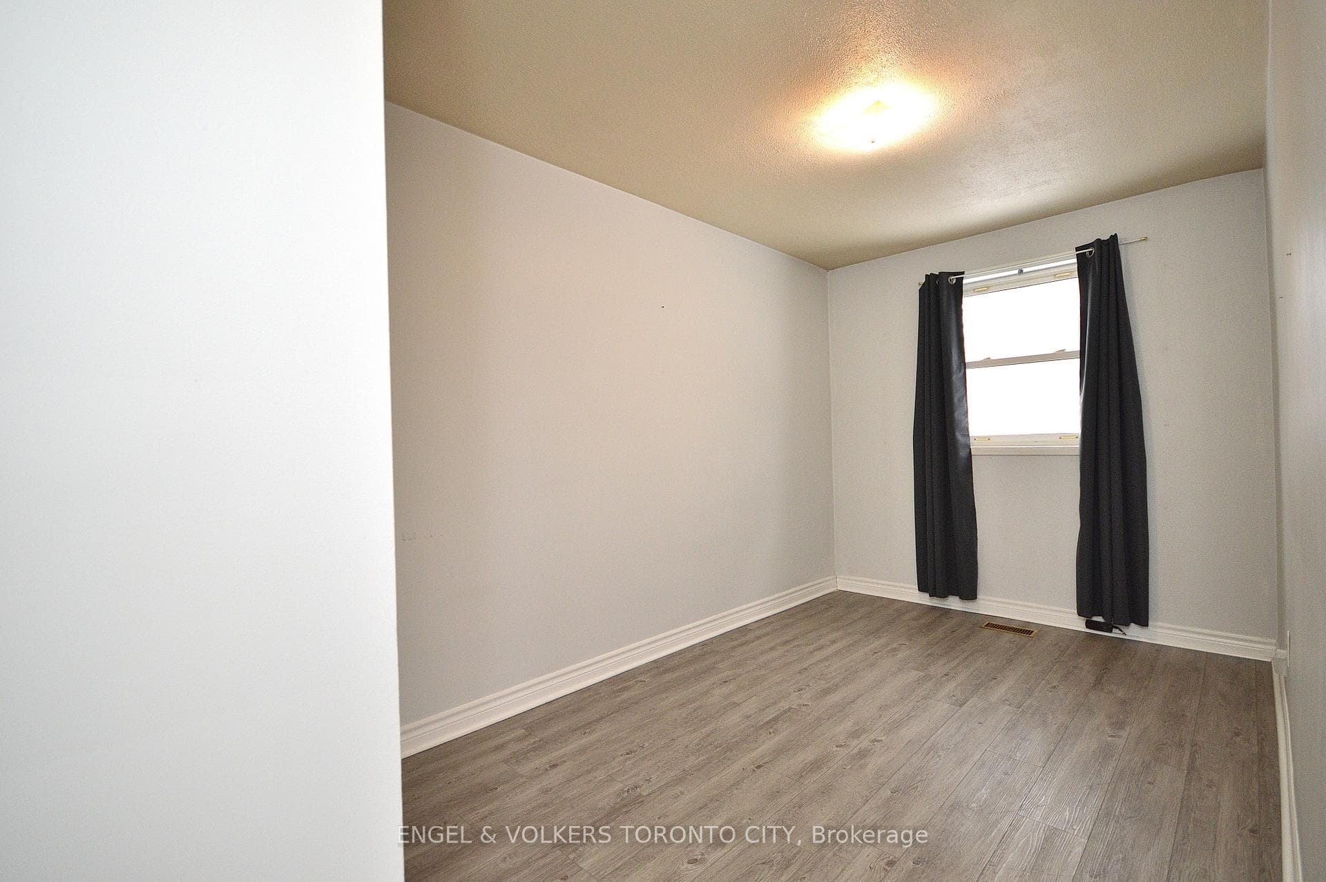 60 Lindsay Avenue Unit Main Floor photo 12